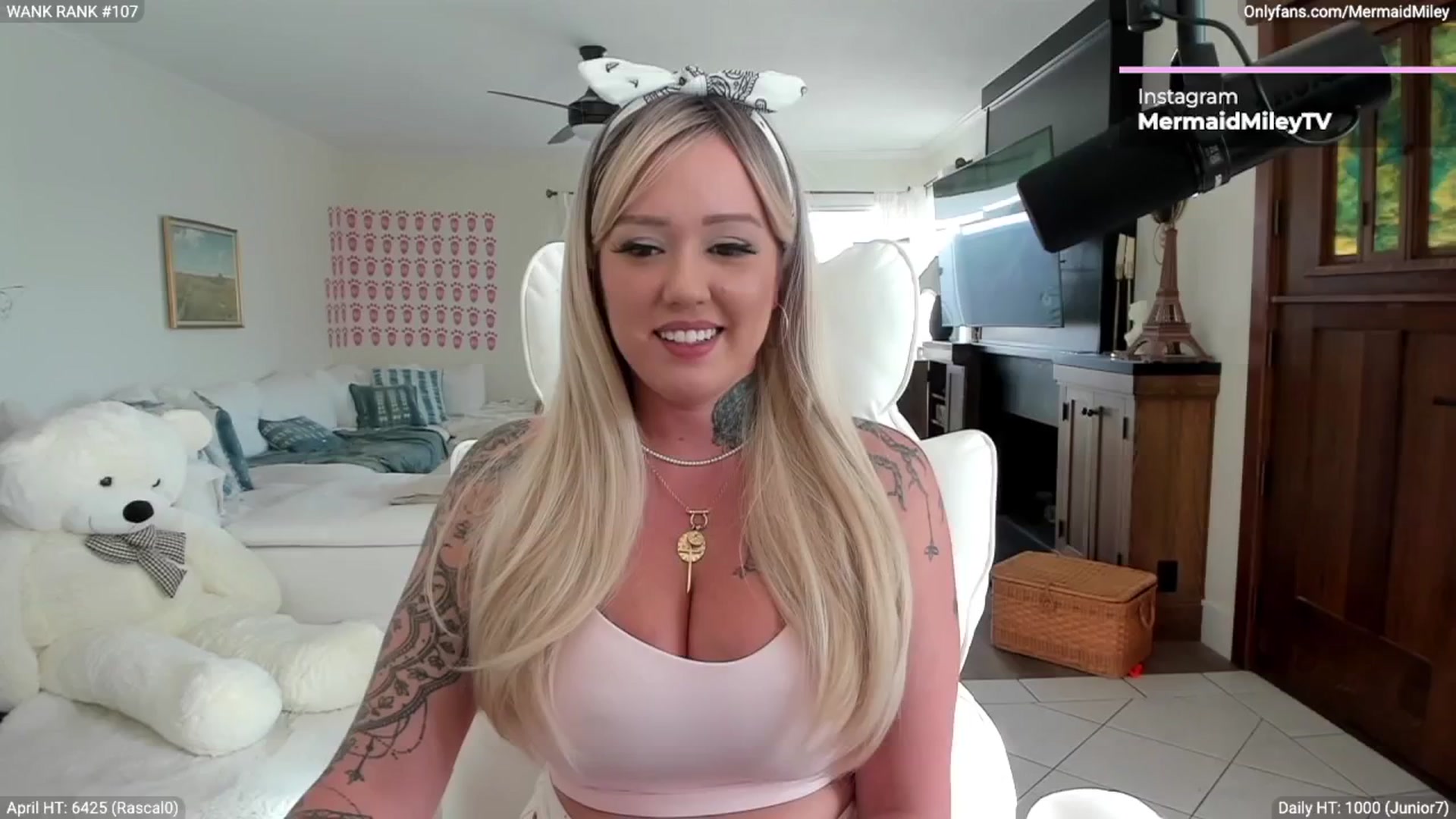 Gallery image thumbnail from Mermaidmiley's myfreecams stream on, 04/19/2026, 03:53 image 3 of 20