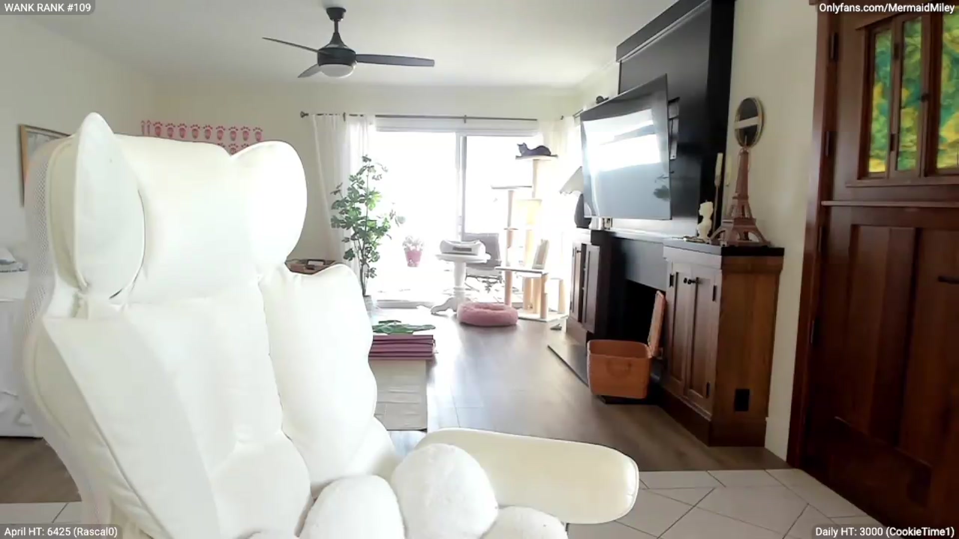 Gallery image thumbnail from Mermaidmiley's myfreecams stream on, 04/25/2026, 01:10 image 4 of 20