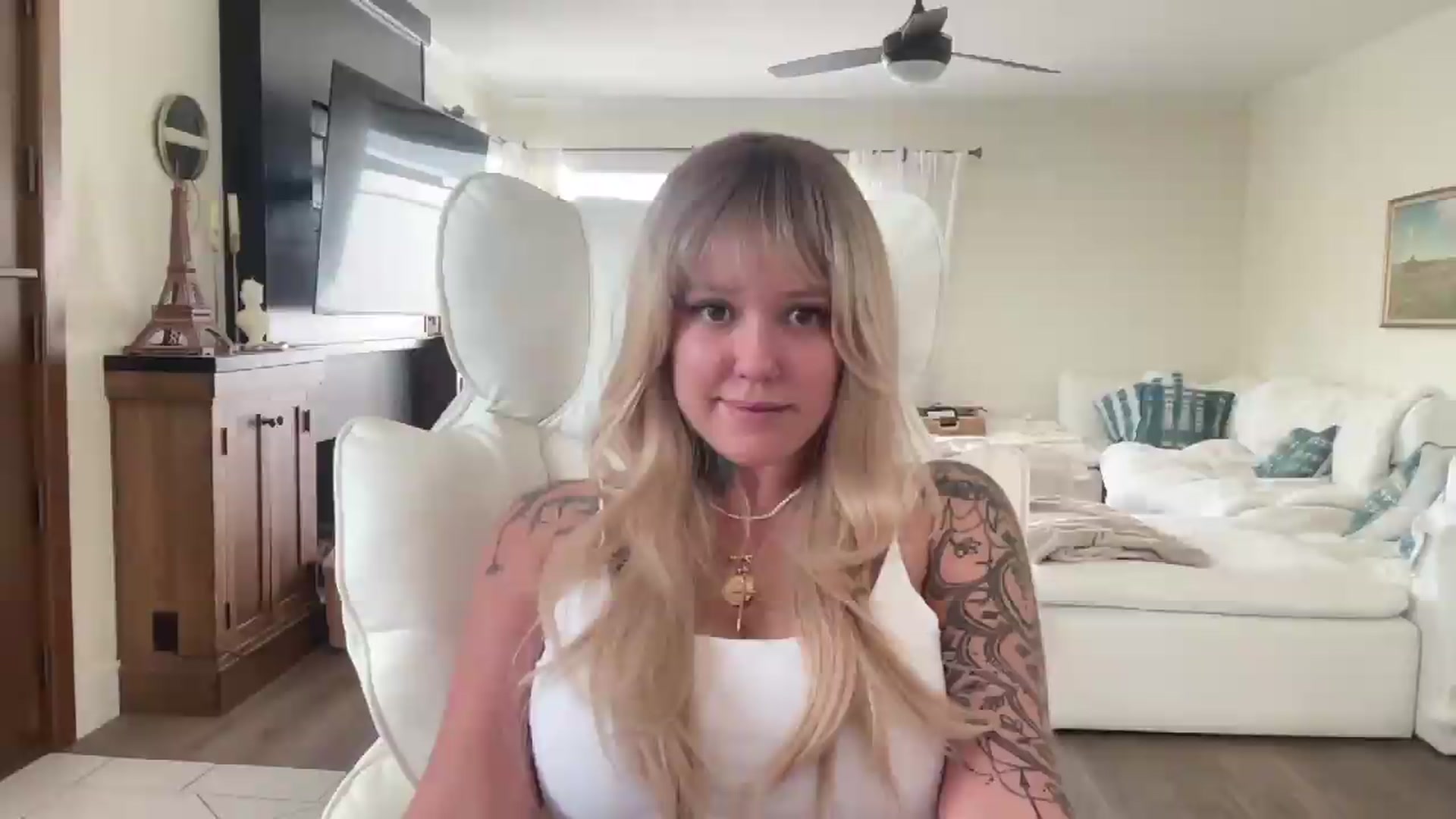 Gallery image thumbnail from Mermaidmiley's myfreecams stream on, 05/18/2026, 24:13 image 3 of 20