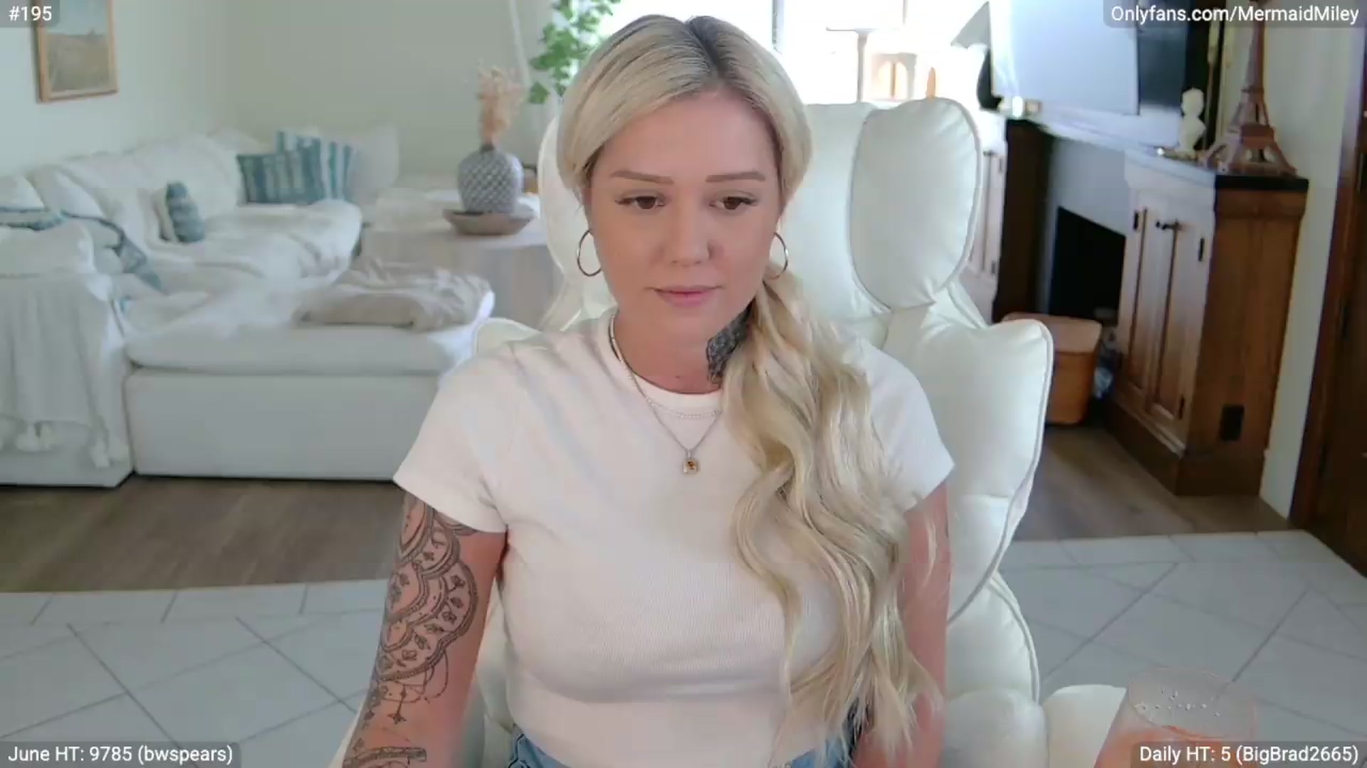 Gallery image thumbnail from Mermaidmiley's myfreecams stream on, 06/06/2026, 24:29 image 17 of 20