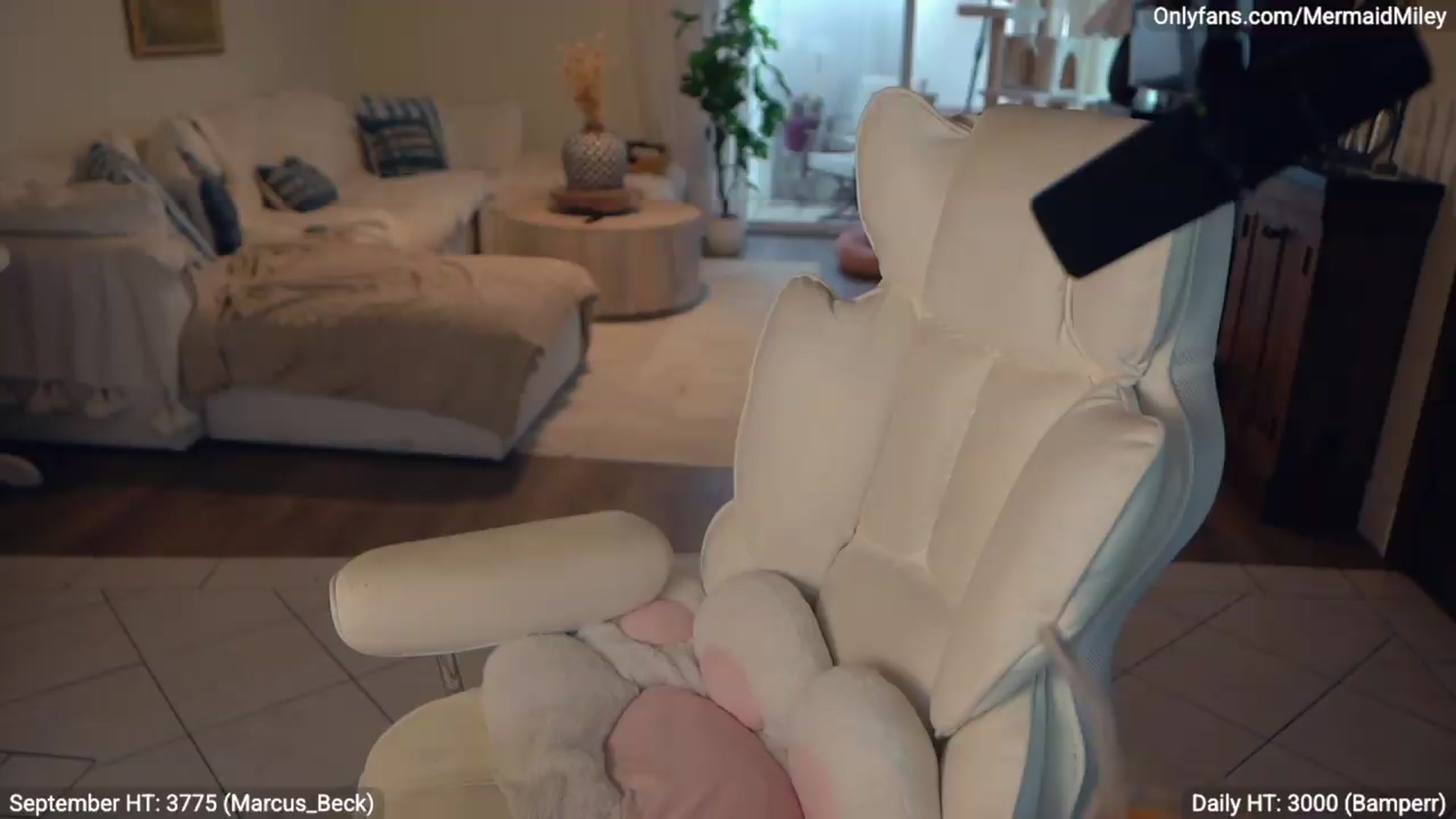 Gallery image thumbnail from Mermaidmiley's myfreecams stream on, 09/07/2026, 01:40 image 16 of 20