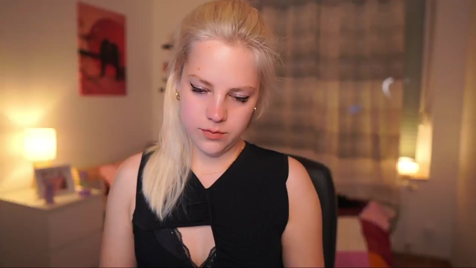 Gallery image thumbnail from Merrilyn__'s myfreecams stream on, 04/30/2025, 16:04 image 1 of 20