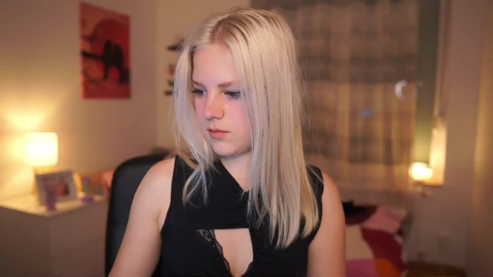 Gallery image thumbnail from Merrilyn__'s myfreecams stream on, 04/30/2025, 17:54 image 9 of 20