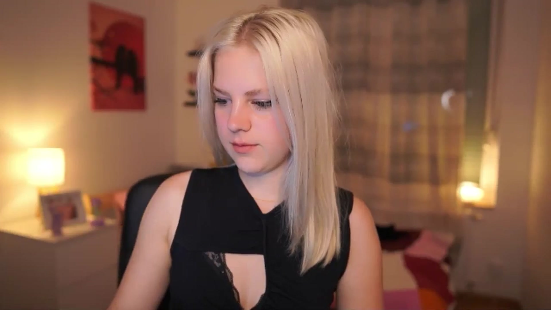 Gallery image thumbnail from Merrilyn__'s myfreecams stream on, 04/30/2025, 17:54 image 8 of 20