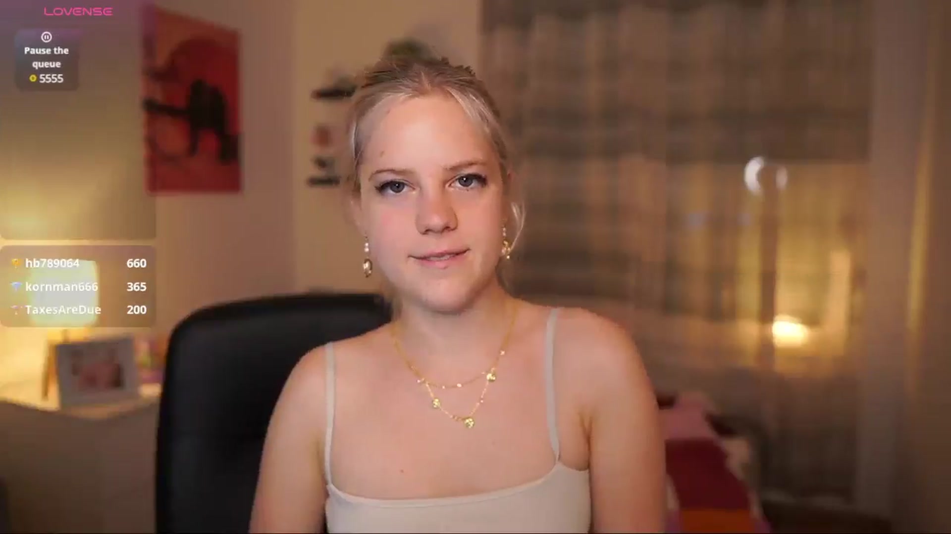 Gallery image thumbnail from Merrilyn__'s myfreecams stream on, 05/28/2025, 16:42 image 18 of 20