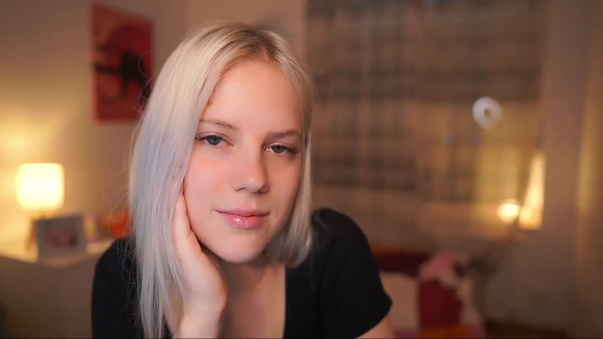 Gallery image thumbnail from Merrilyn__'s myfreecams stream on, 05/30/2025, 12:25 image 12 of 20