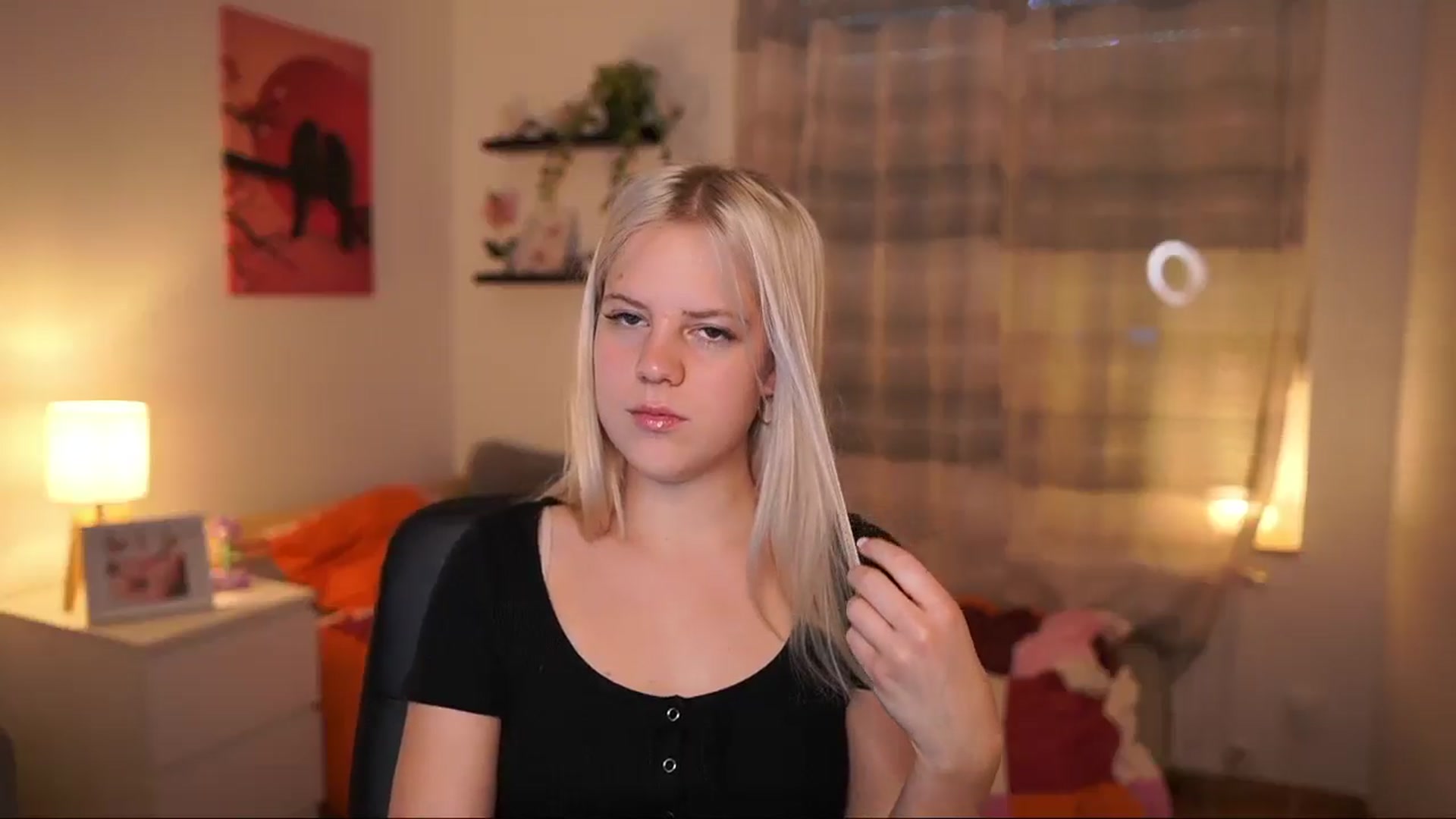 Gallery image thumbnail from Merrilyn__'s myfreecams stream on, 05/30/2025, 12:25 image 6 of 20