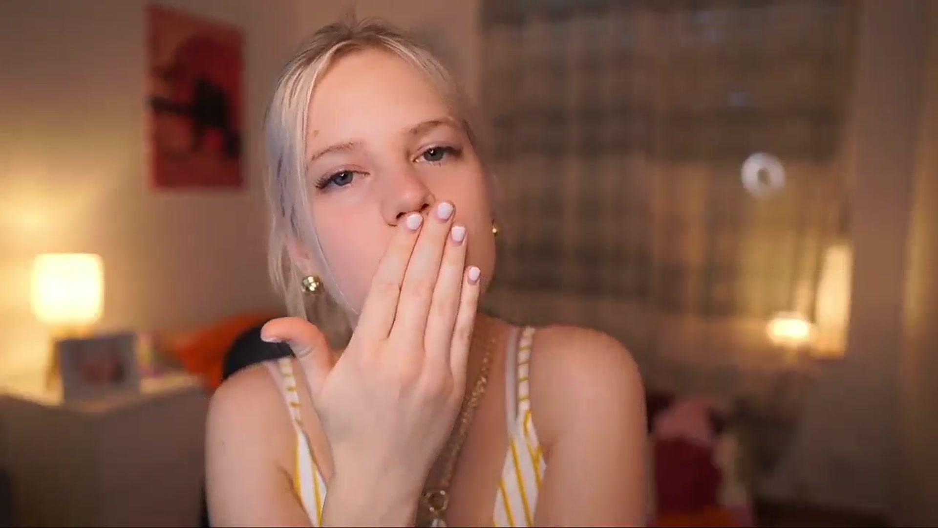 Gallery image thumbnail from Merrilyn__'s myfreecams stream on, 06/02/2025, 15:15 image 4 of 20