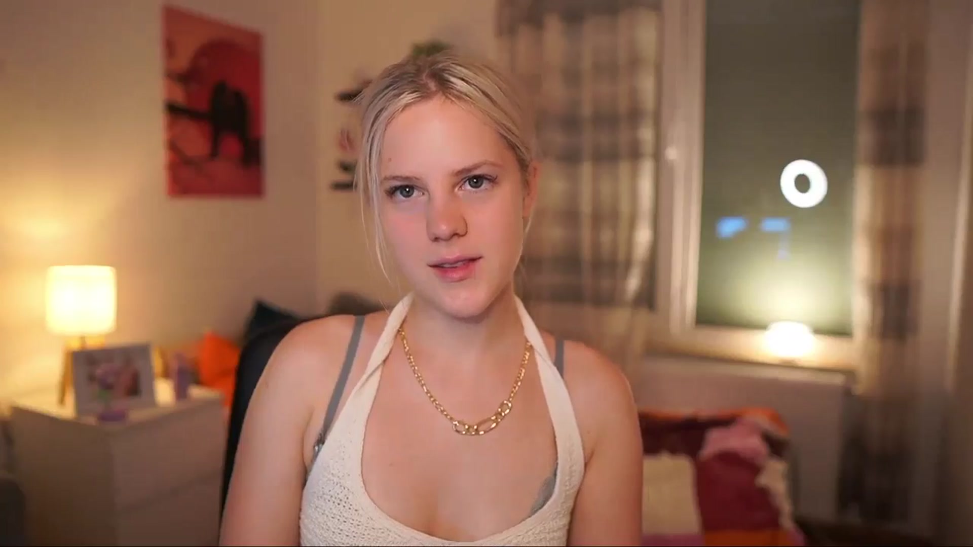 Gallery image thumbnail from Merrilyn__'s myfreecams stream on, 06/10/2025, 18:01 image 6 of 20