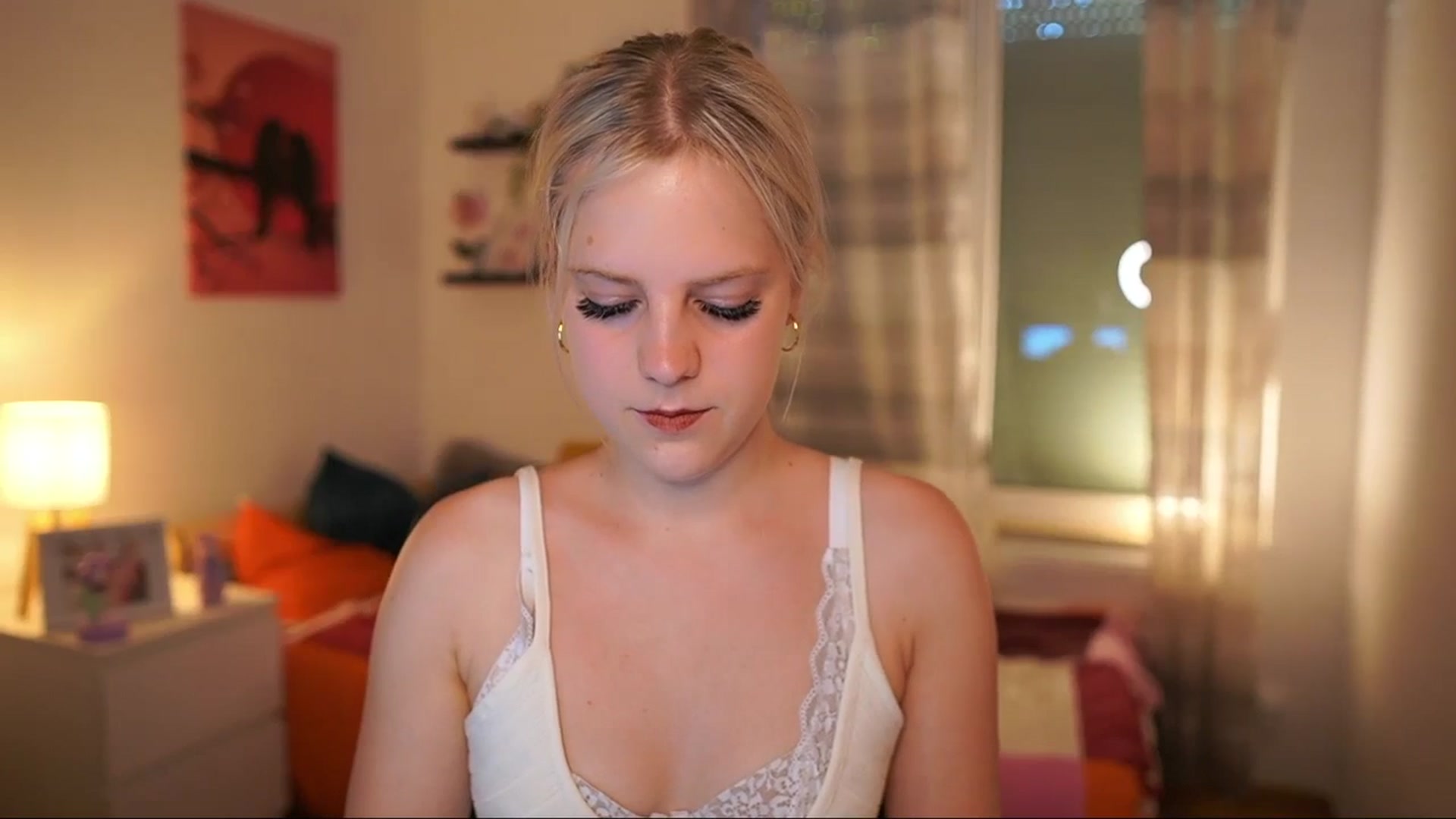 Gallery image thumbnail from Merrilyn__'s myfreecams stream on, 06/25/2025, 17:54 image 14 of 20