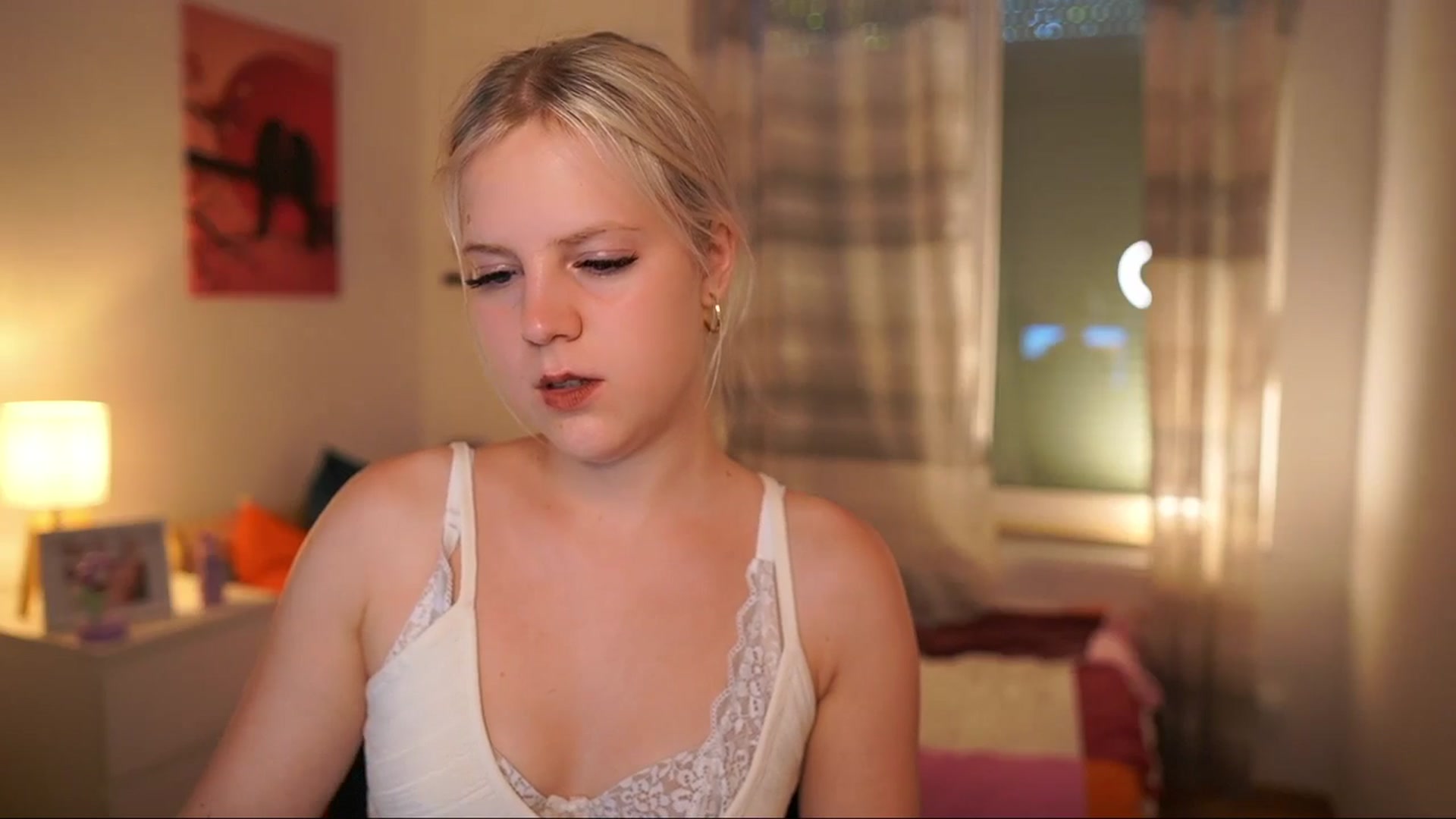 Gallery image thumbnail from Merrilyn__'s myfreecams stream on, 06/25/2025, 17:54 image 6 of 20