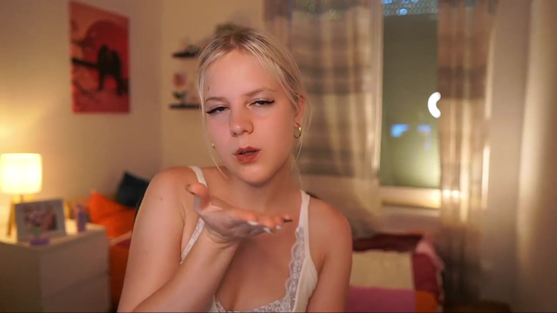 Gallery image thumbnail from Merrilyn__'s myfreecams stream on, 06/25/2025, 17:54 image 8 of 20