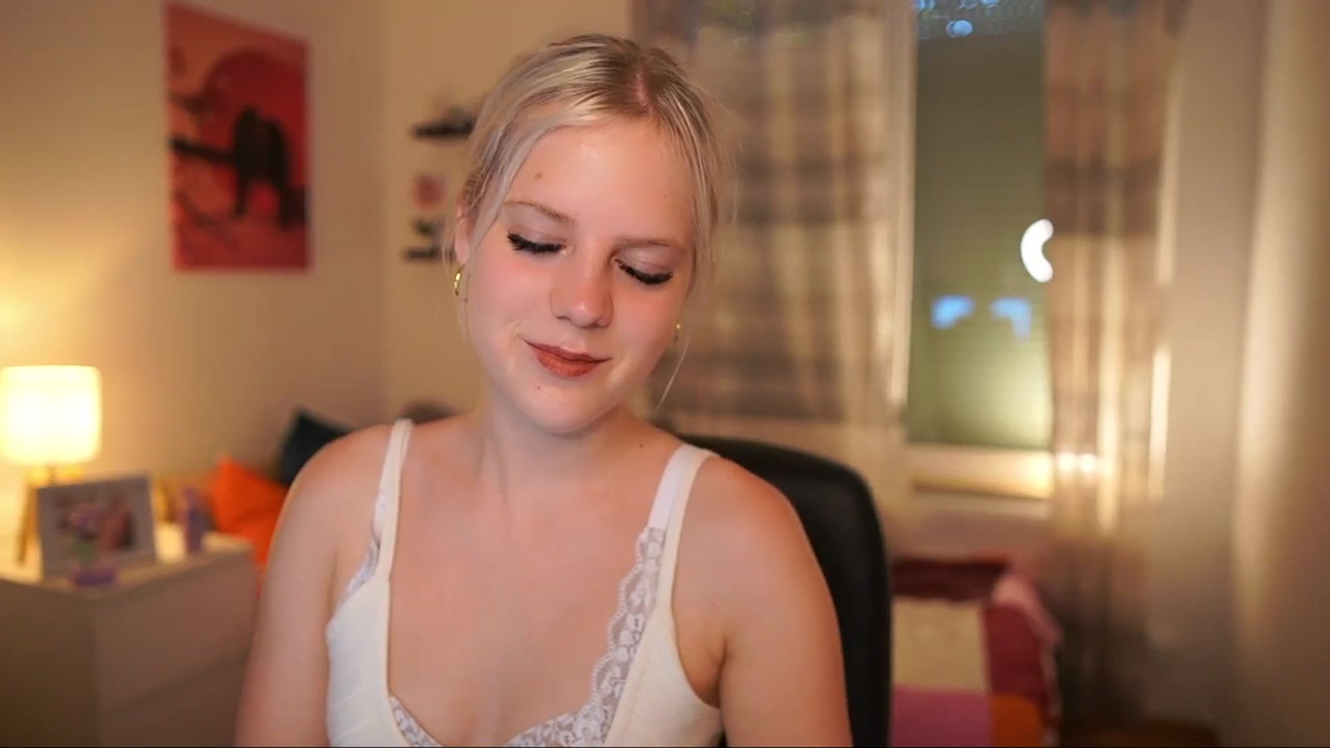 Gallery image thumbnail from Merrilyn__'s myfreecams stream on, 06/25/2025, 17:54 image 20 of 20