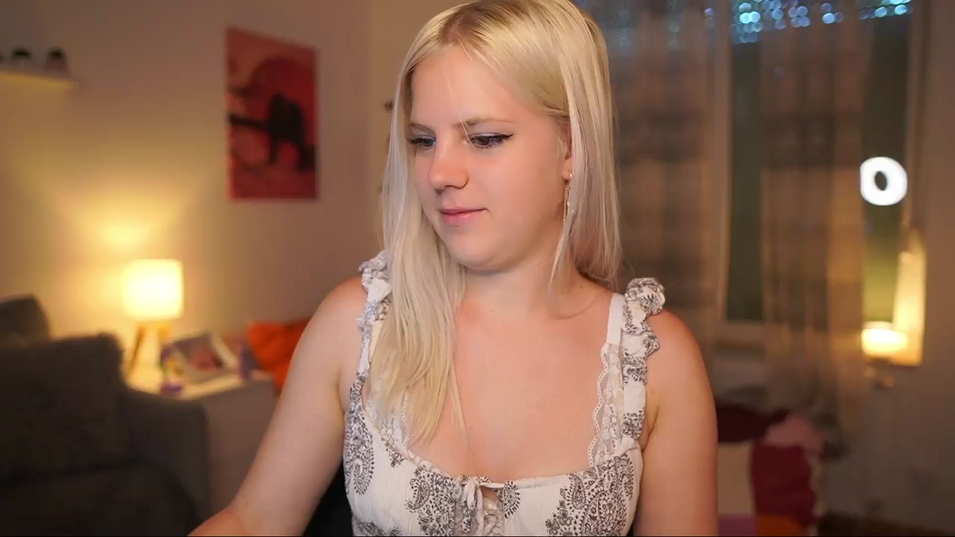 Gallery image thumbnail from Merrilyn__'s myfreecams stream on, 08/01/2025, 13:45 image 9 of 20