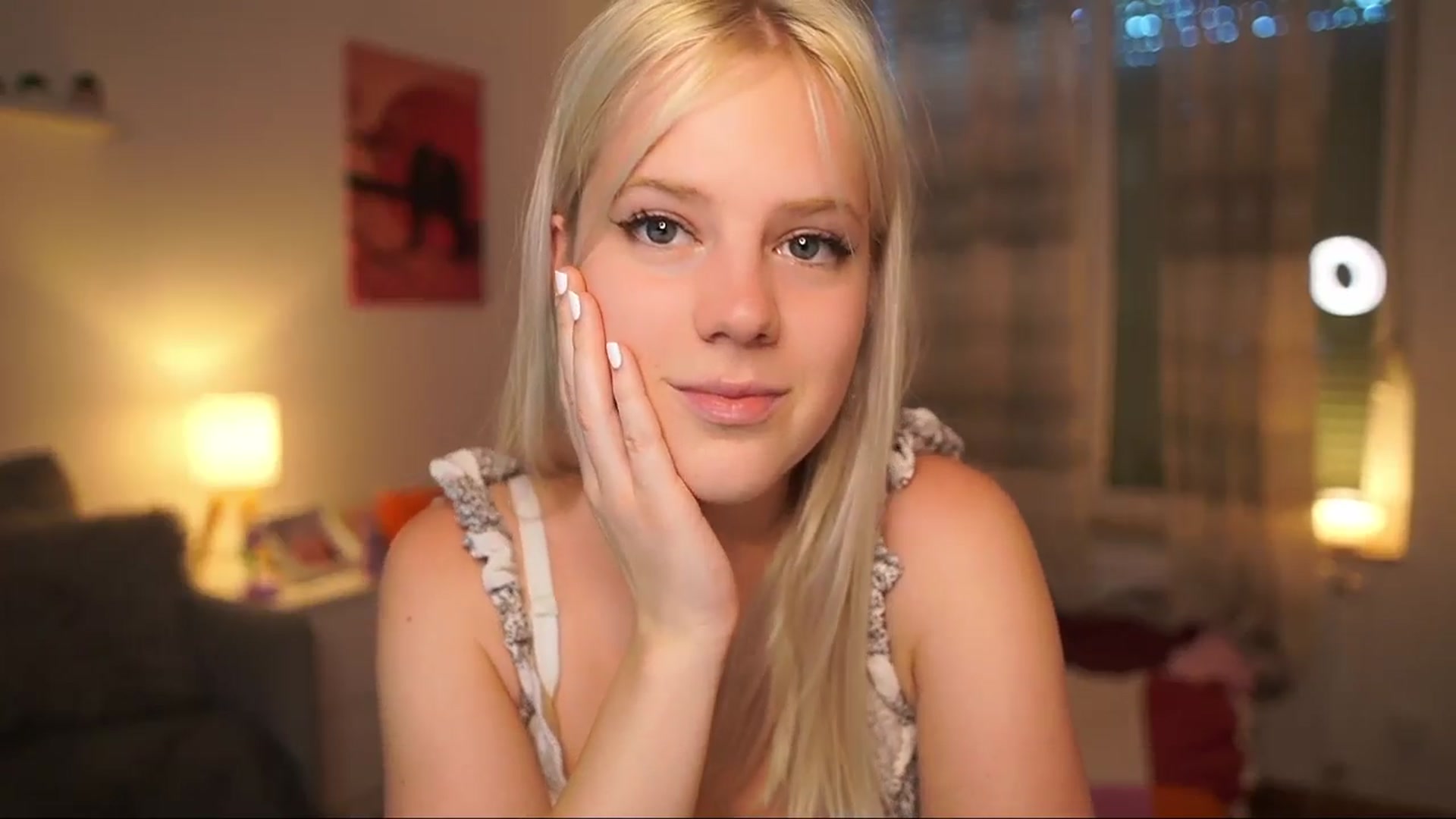 Gallery image thumbnail from Merrilyn__'s myfreecams stream on, 08/01/2025, 14:25 image 10 of 20