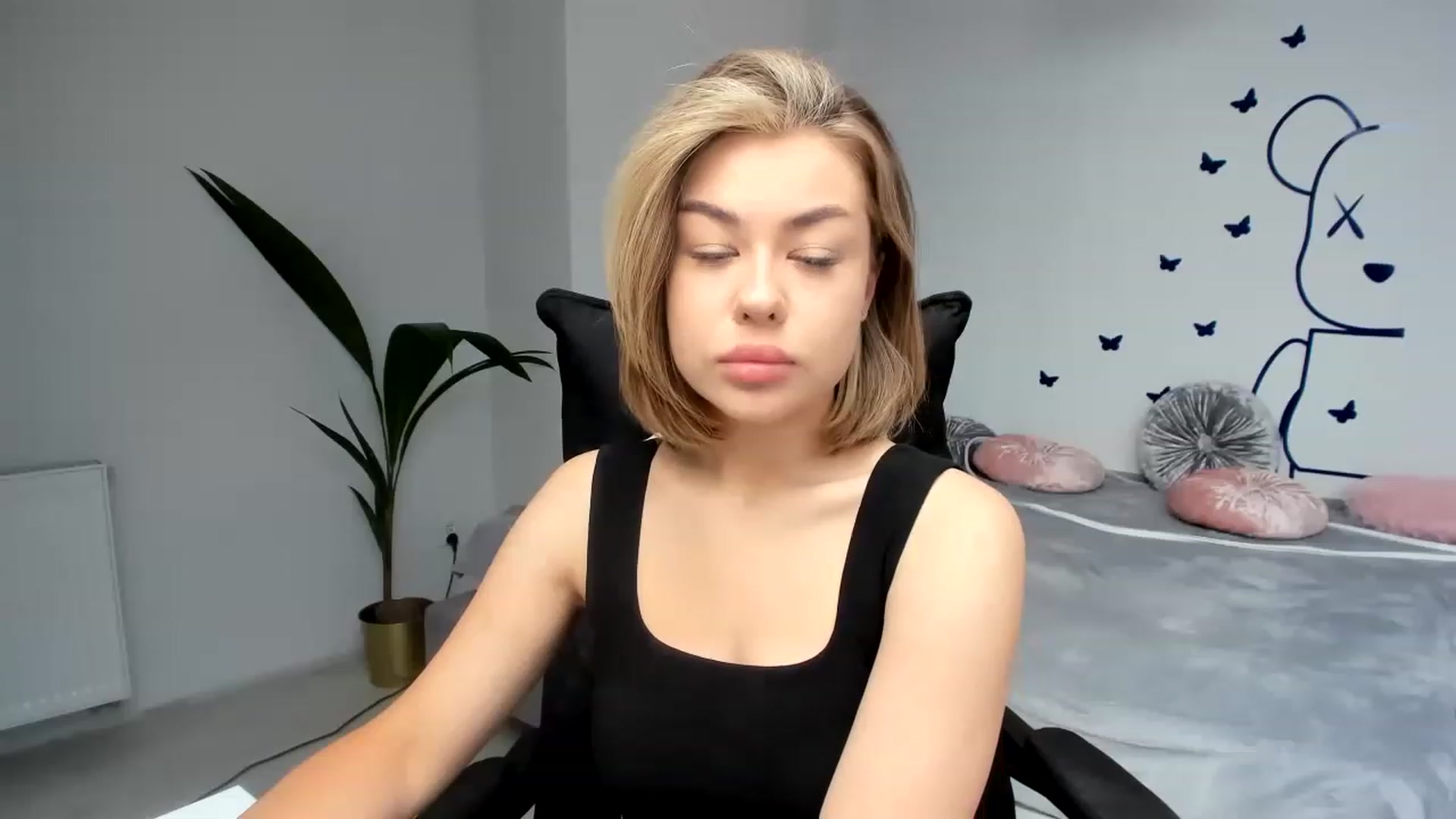 Gallery image thumbnail from MerryBerries's myfreecams stream on, 06/11/2023, 14:04 image 16 of 20