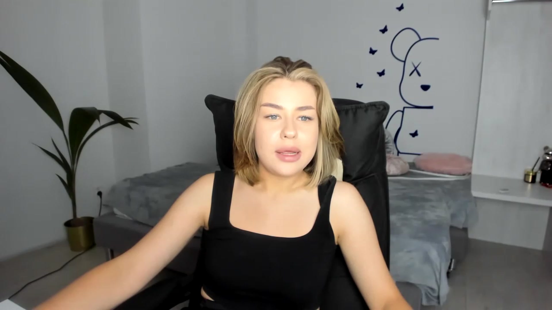 Gallery image thumbnail from MerryBerries's myfreecams stream on, 06/11/2023, 19:03 image 8 of 20