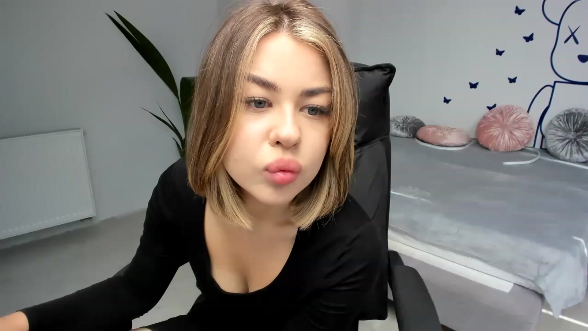Gallery image thumbnail from MerryBerries's myfreecams stream on, 06/12/2023, 12:44 image 18 of 20