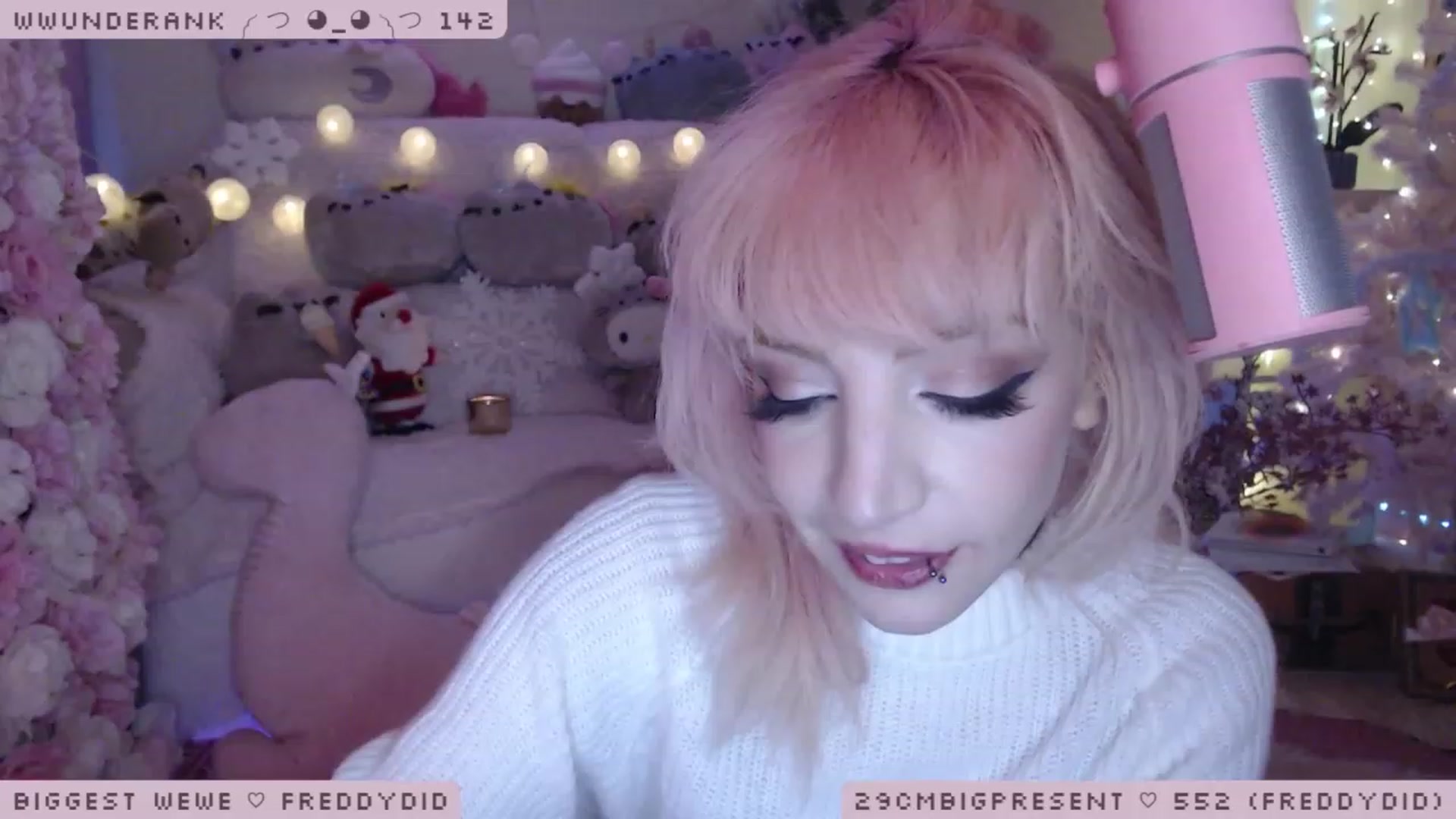 Gallery image thumbnail from MerryBishmas's myfreecams stream on, 12/16/2022, 02:20 image 11 of 20