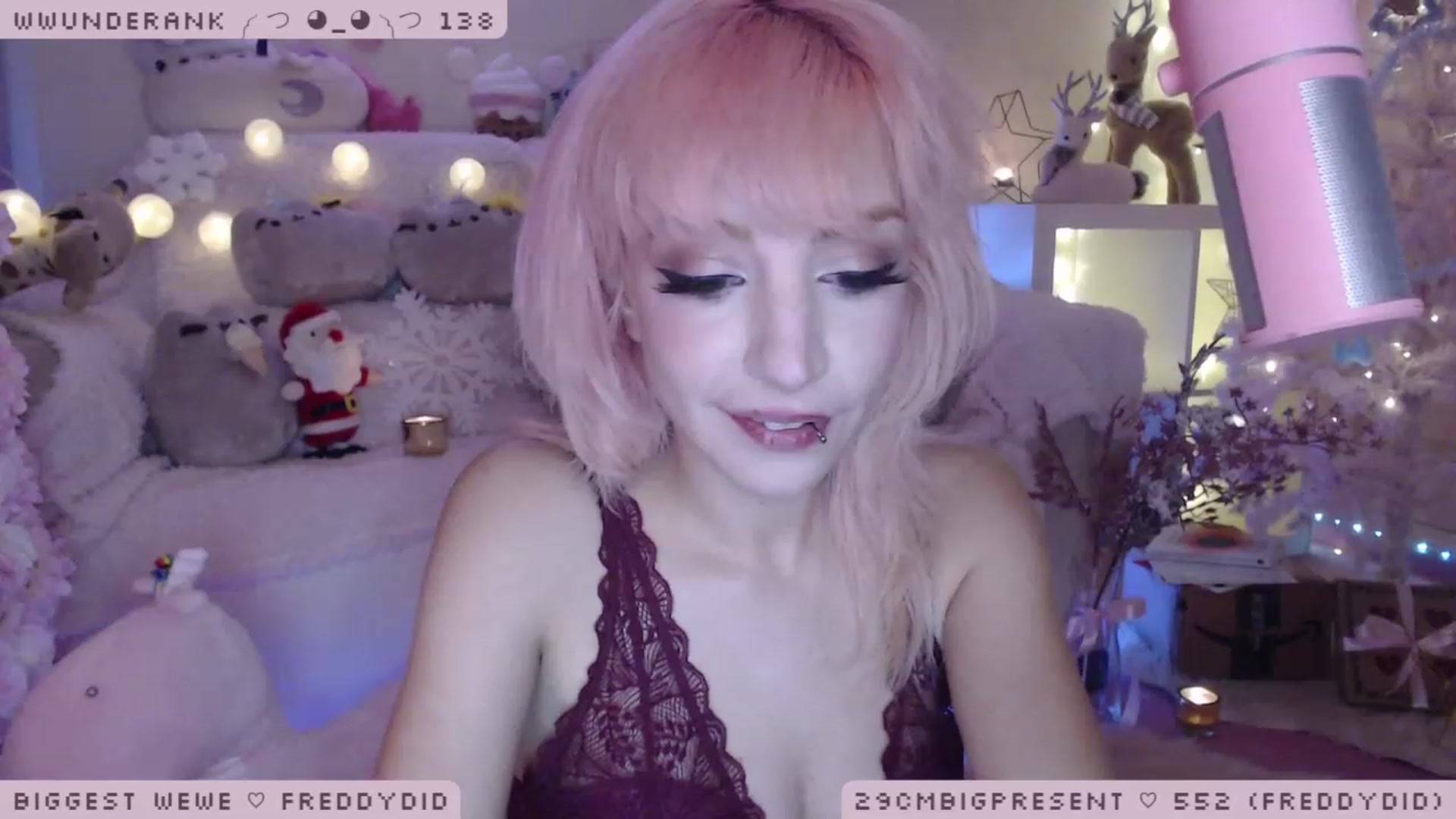 Gallery image thumbnail from MerryBishmas's myfreecams stream on, 12/16/2022, 02:20 image 18 of 20
