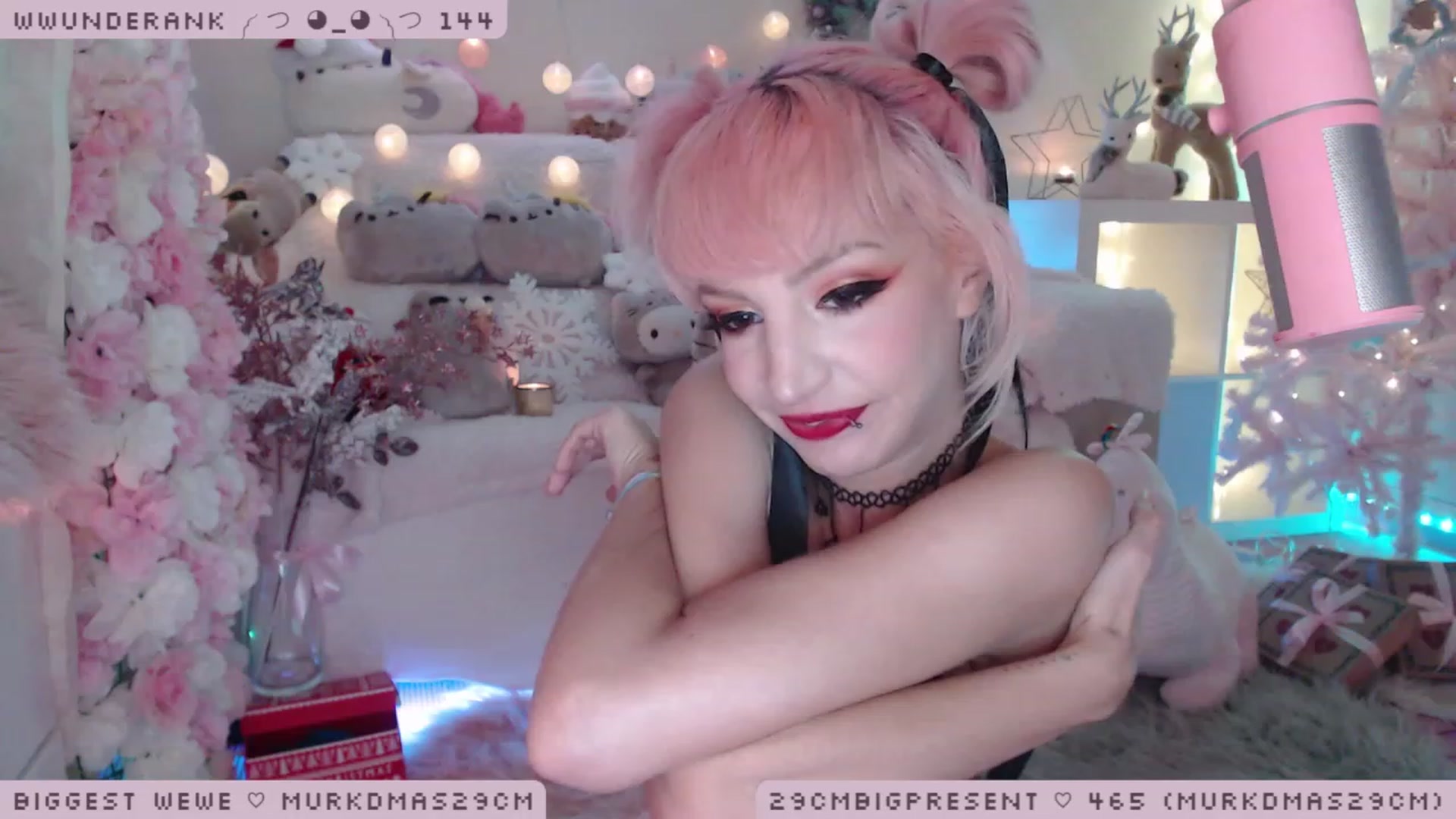 Gallery image thumbnail from MerryBishmas's myfreecams stream on, 12/18/2022, 04:10 image 17 of 20