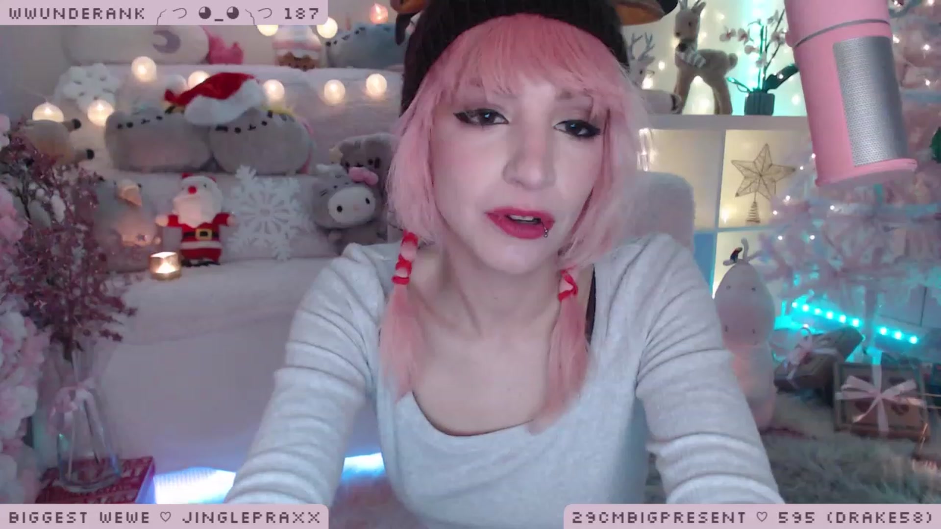 Gallery image thumbnail from MerryBishmas's myfreecams stream on, 12/22/2022, 03:05 image 13 of 20