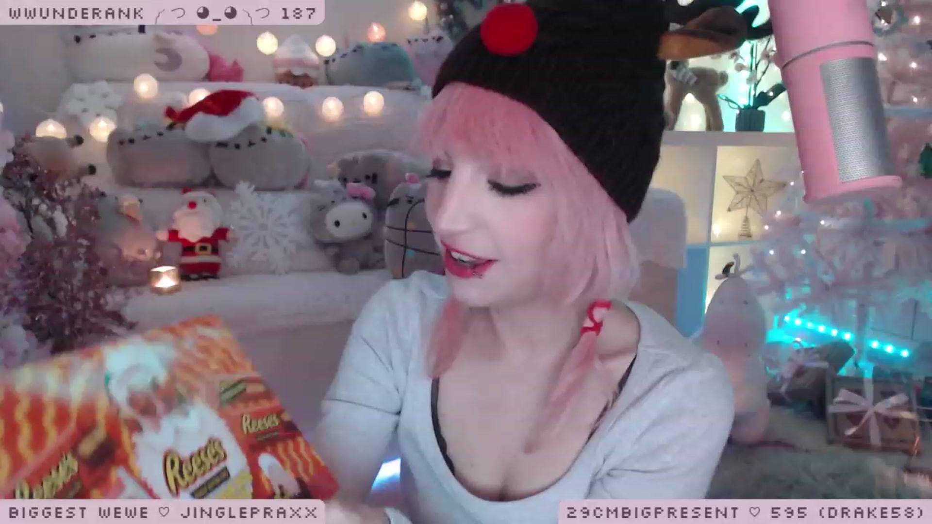 Gallery image thumbnail from MerryBishmas's myfreecams stream on, 12/22/2022, 03:05 image 14 of 20