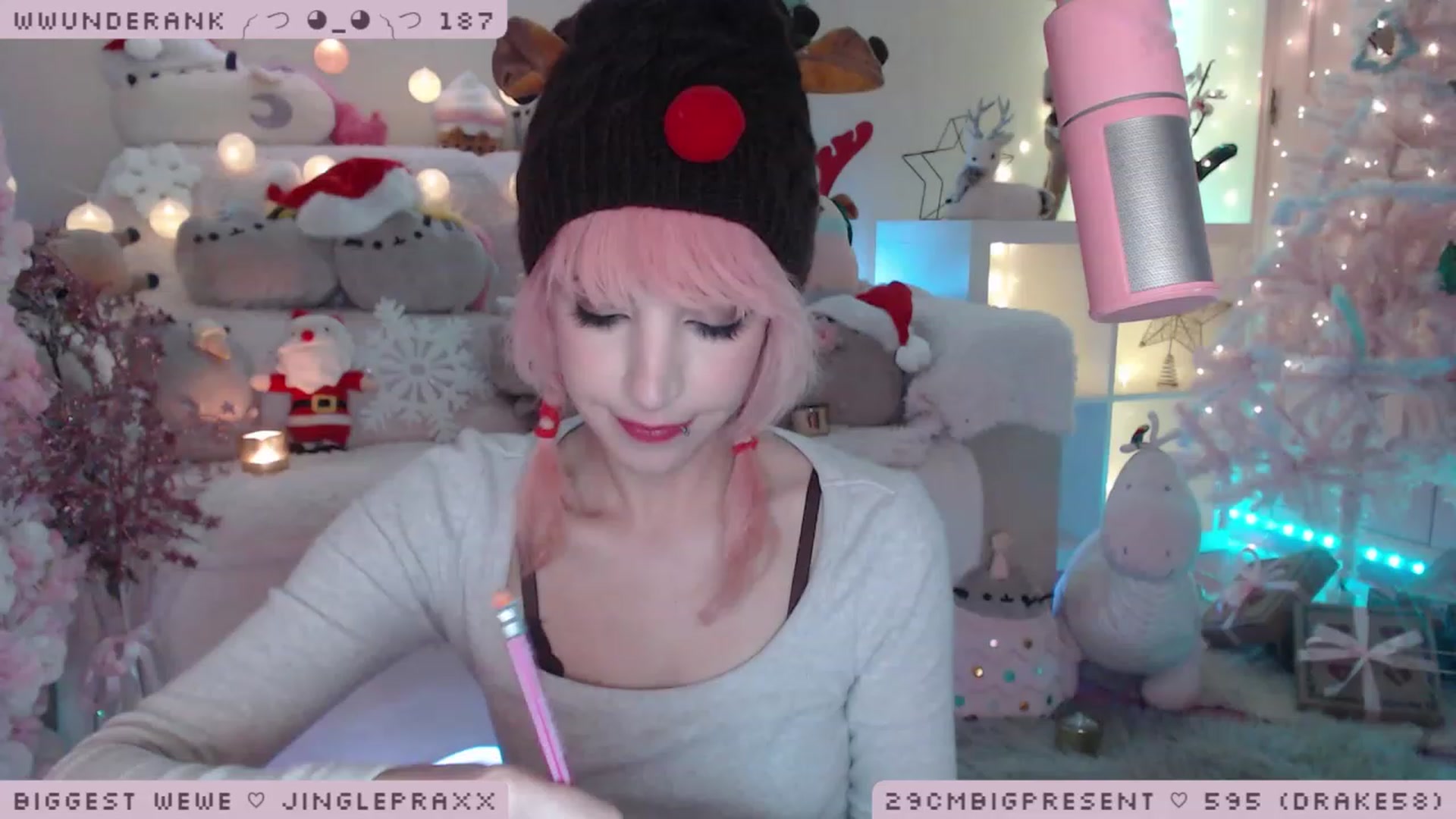 Gallery image thumbnail from MerryBishmas's myfreecams stream on, 12/22/2022, 03:05 image 18 of 20