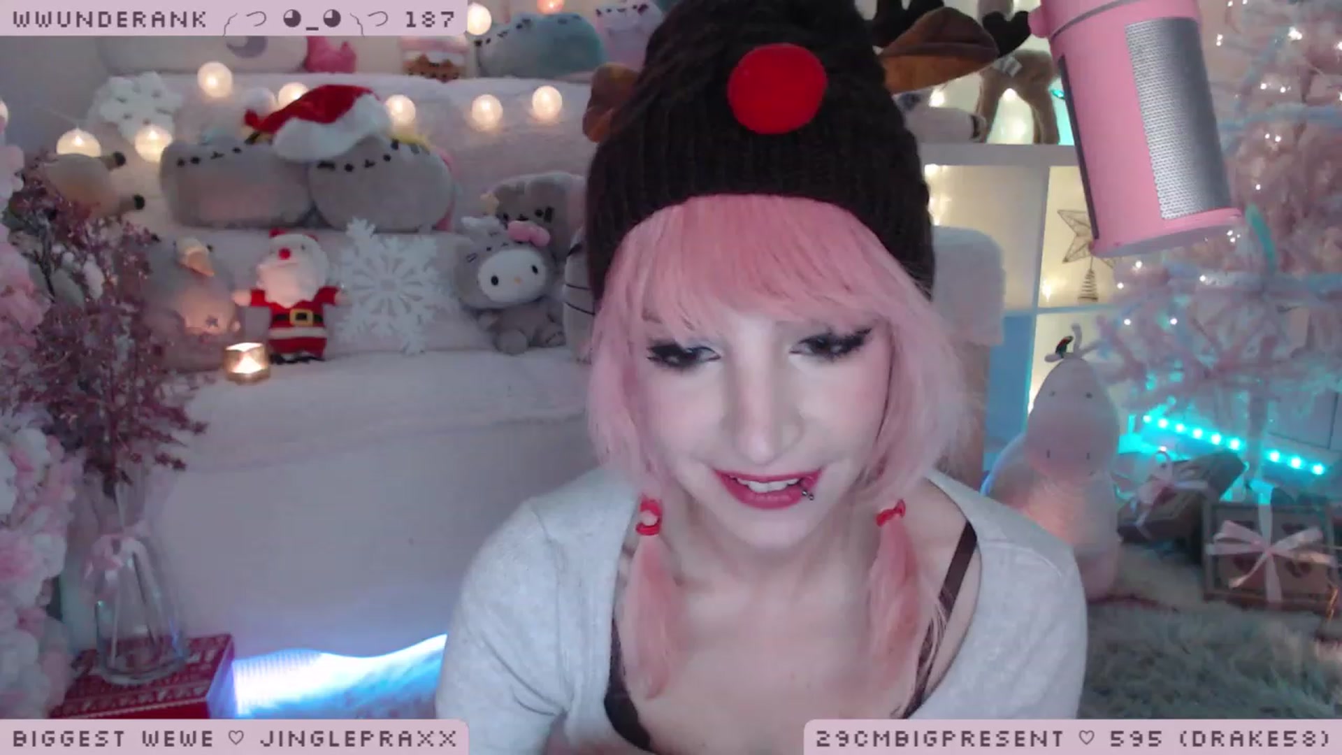 Gallery image thumbnail from MerryBishmas's myfreecams stream on, 12/22/2022, 03:05 image 15 of 20