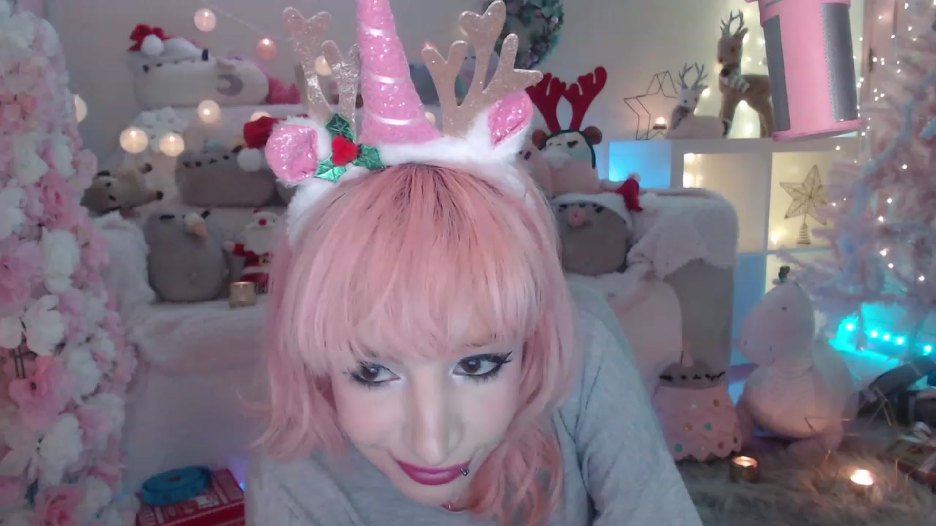 Gallery image thumbnail from MerryBishmas's myfreecams stream on, 12/27/2022, 24:13 image 2 of 20
