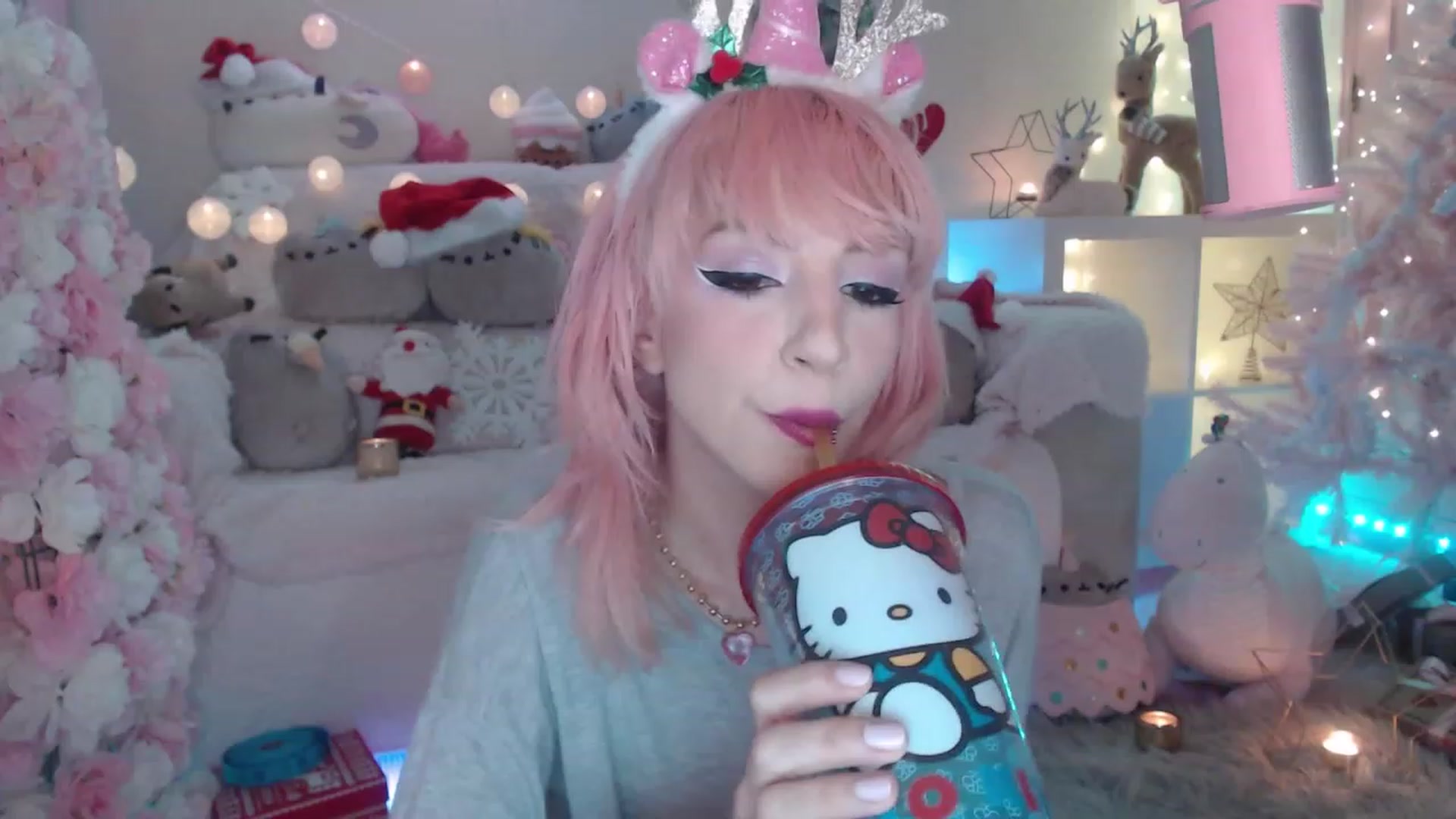 Gallery image thumbnail from MerryBishmas's myfreecams stream on, 12/27/2022, 24:13 image 1 of 20