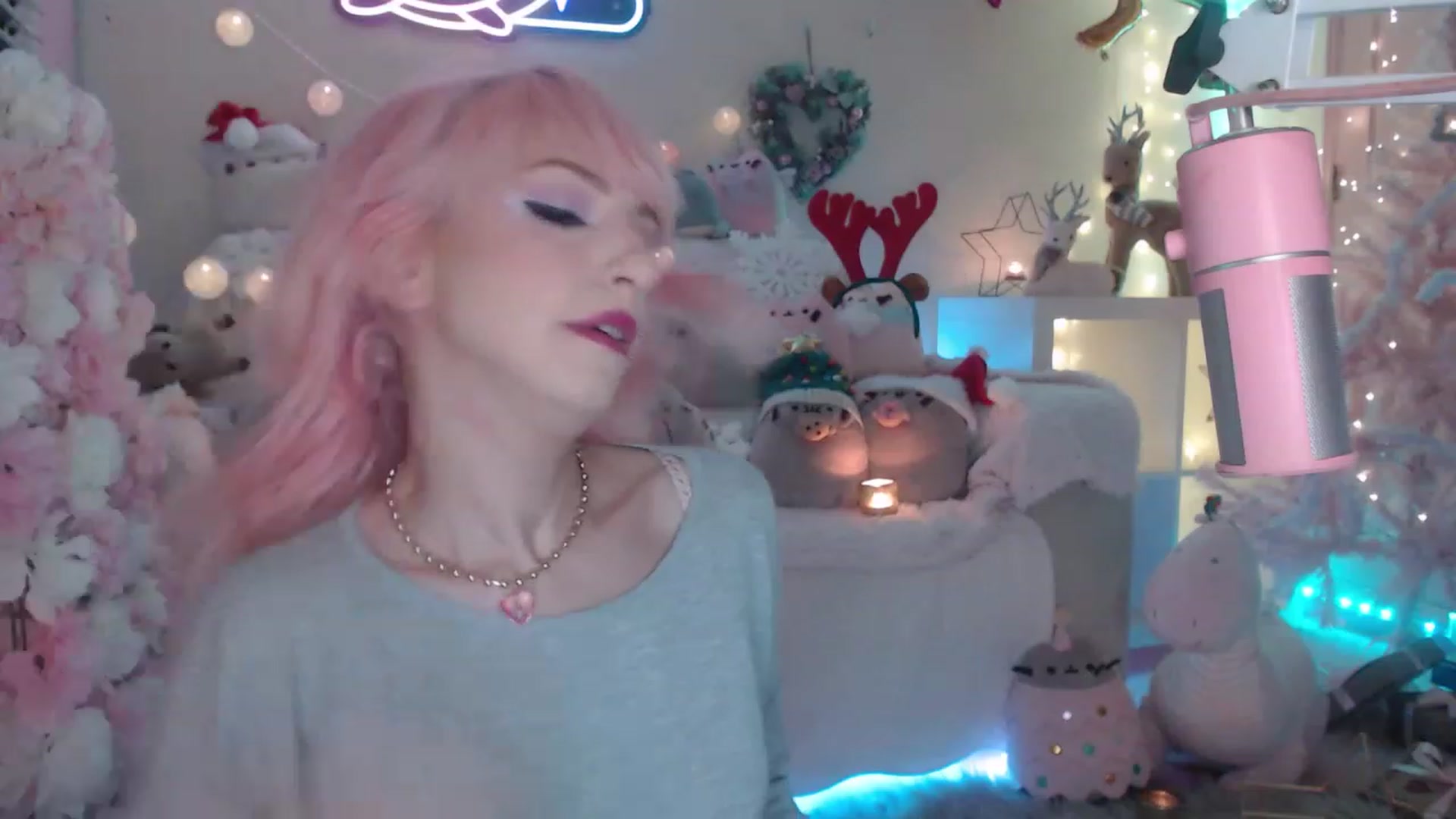 Gallery image thumbnail from MerryBishmas's myfreecams stream on, 12/27/2022, 24:13 image 17 of 20