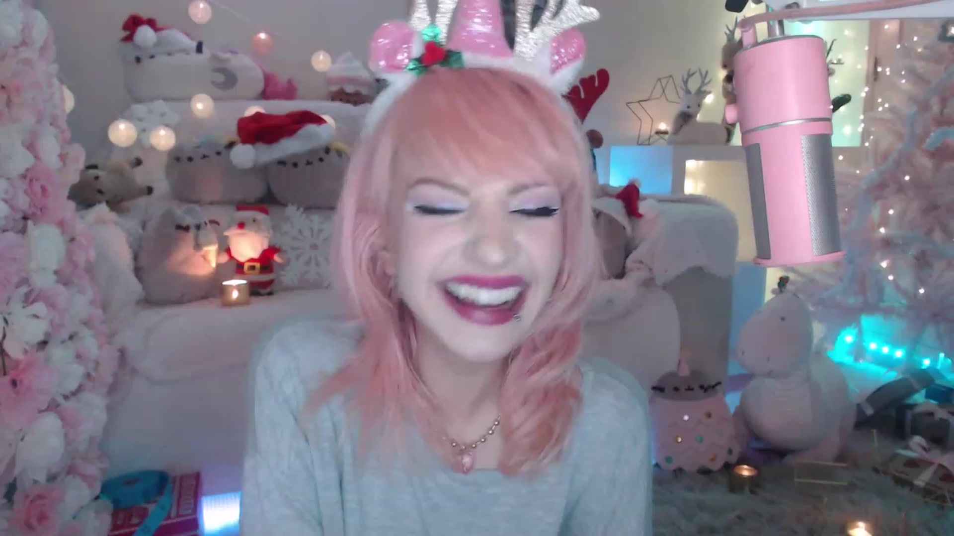 Gallery image thumbnail from MerryBishmas's myfreecams stream on, 12/27/2022, 24:13 image 15 of 20