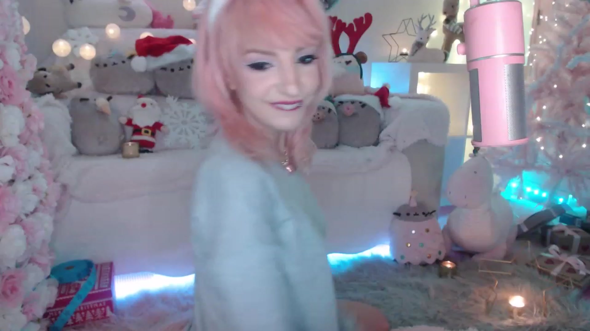 Gallery image thumbnail from MerryBishmas's myfreecams stream on, 12/27/2022, 24:13 image 10 of 20