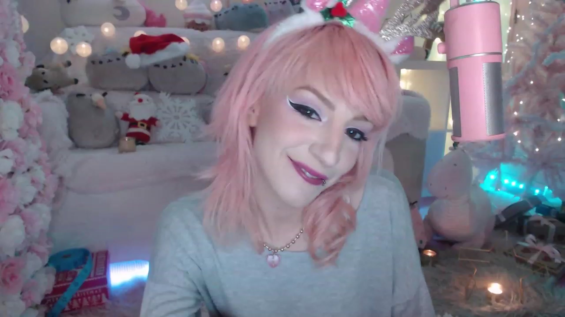 Gallery image thumbnail from MerryBishmas's myfreecams stream on, 12/27/2022, 24:13 image 8 of 20