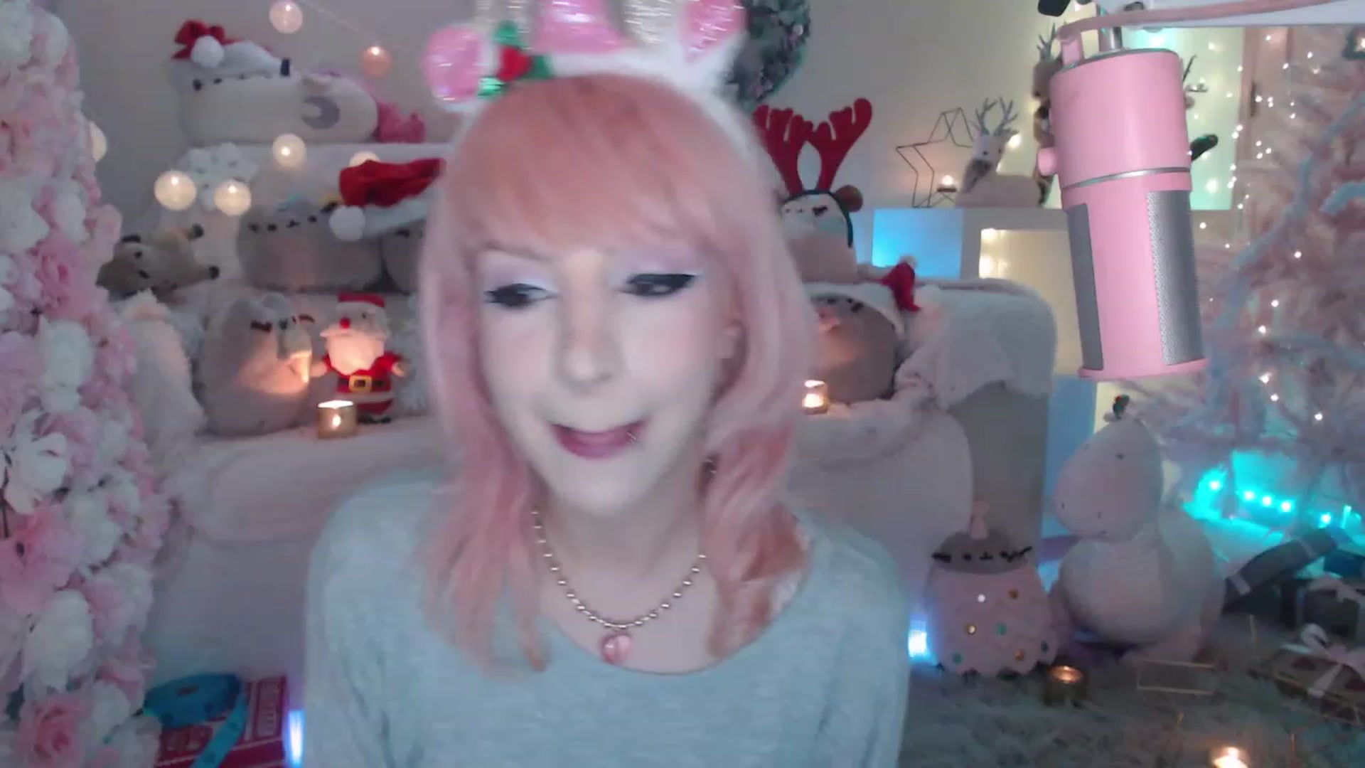 Gallery image thumbnail from MerryBishmas's myfreecams stream on, 12/27/2022, 24:13 image 16 of 20