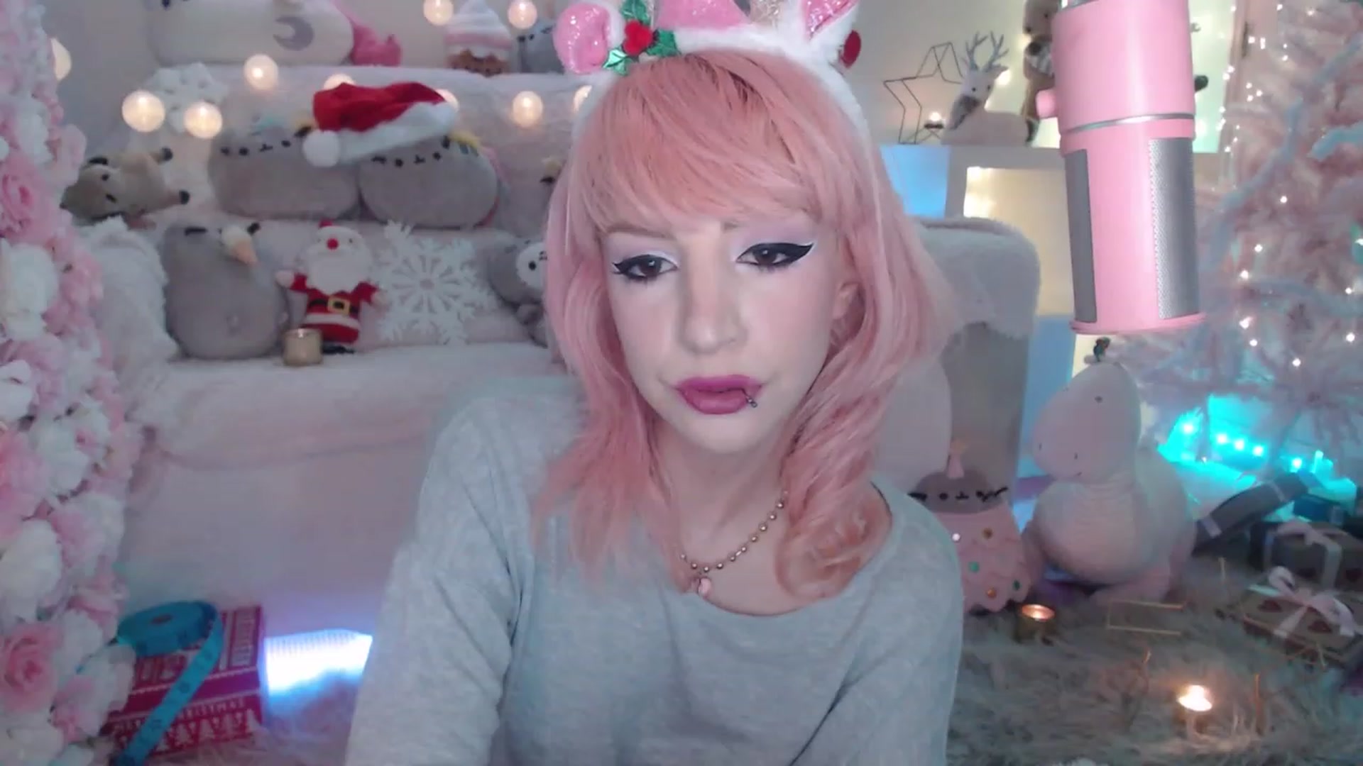 Gallery image thumbnail from MerryBishmas's myfreecams stream on, 12/27/2022, 24:13 image 12 of 20