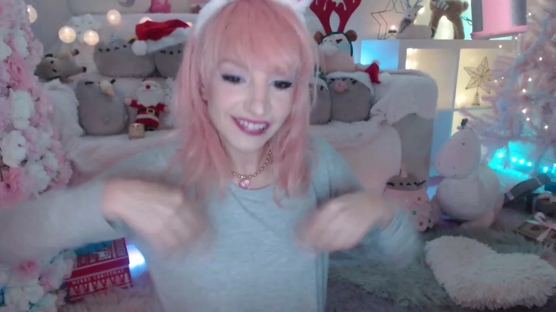 Gallery image thumbnail from MerryBishmas's myfreecams stream on, 12/27/2022, 24:13 image 4 of 20