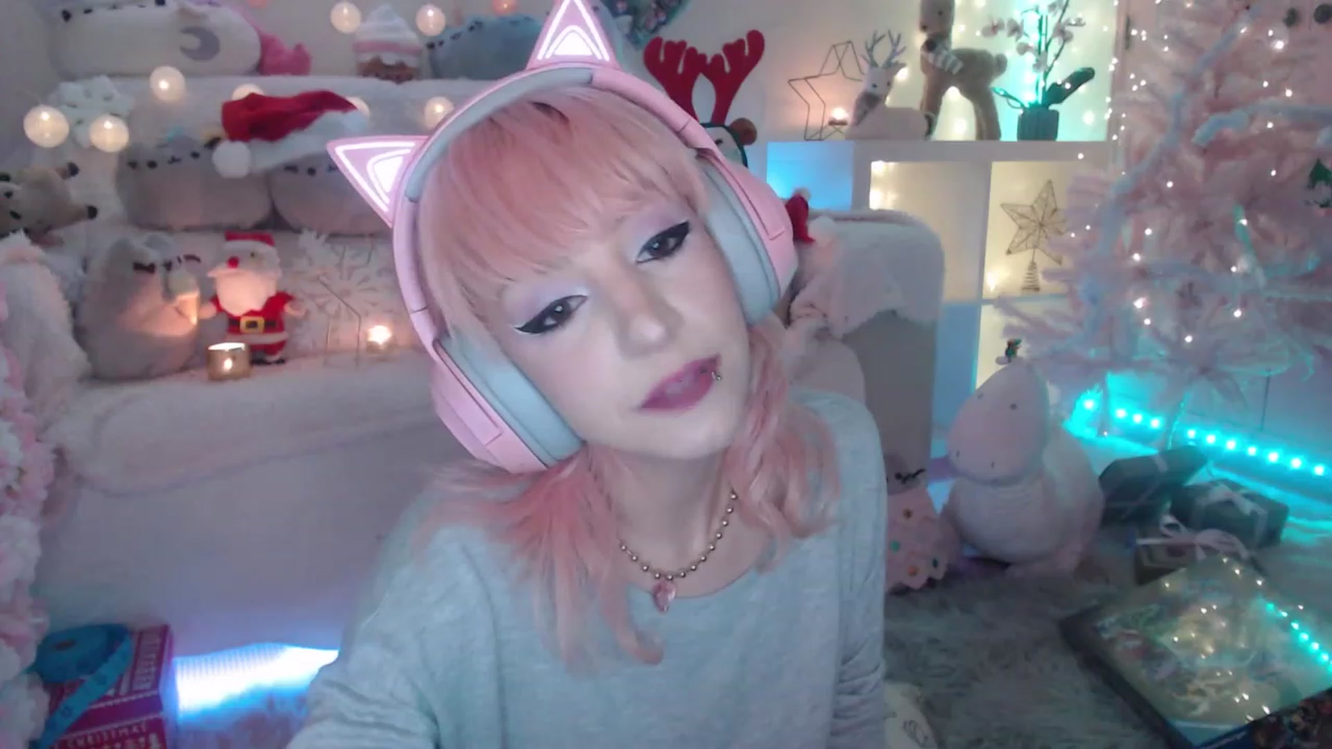 Gallery image thumbnail from MerryBishmas's myfreecams stream on, 12/27/2022, 24:13 image 20 of 20