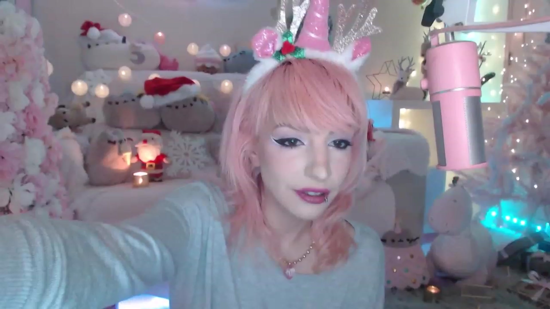 Gallery image thumbnail from MerryBishmas's myfreecams stream on, 12/27/2022, 24:13 image 14 of 20