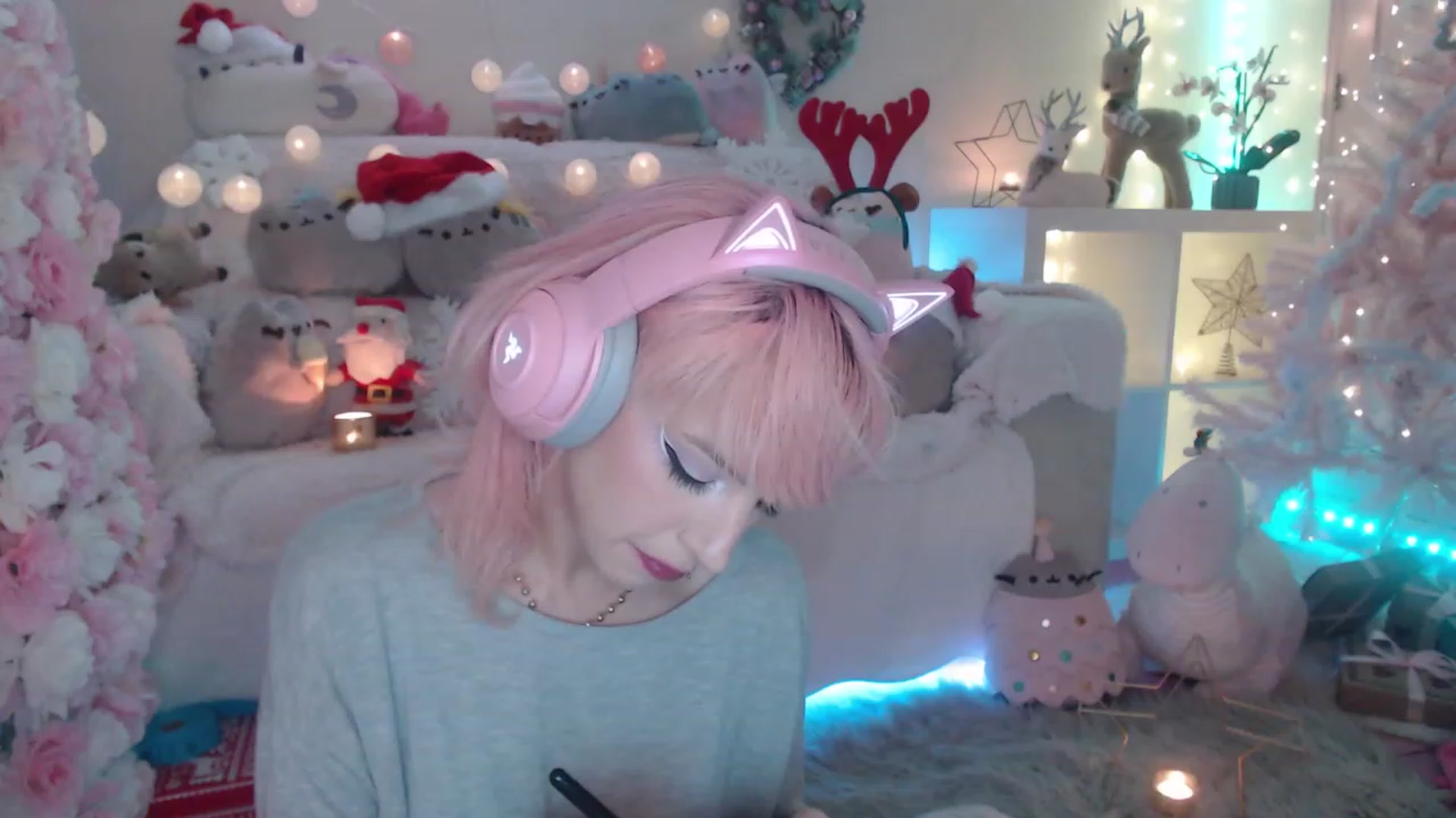 Gallery image thumbnail from MerryBishmas's myfreecams stream on, 12/27/2022, 02:10 image 9 of 20