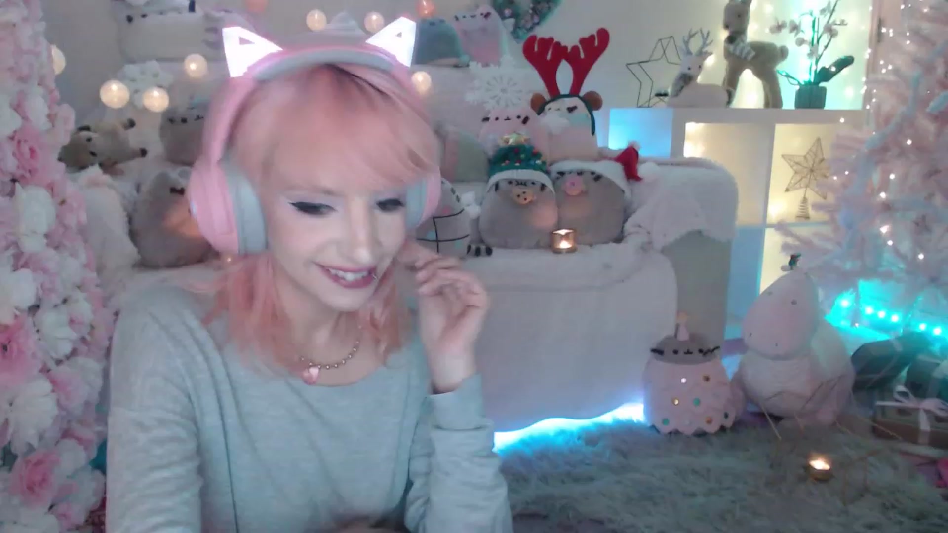Gallery image thumbnail from MerryBishmas's myfreecams stream on, 12/27/2022, 02:10 image 15 of 20