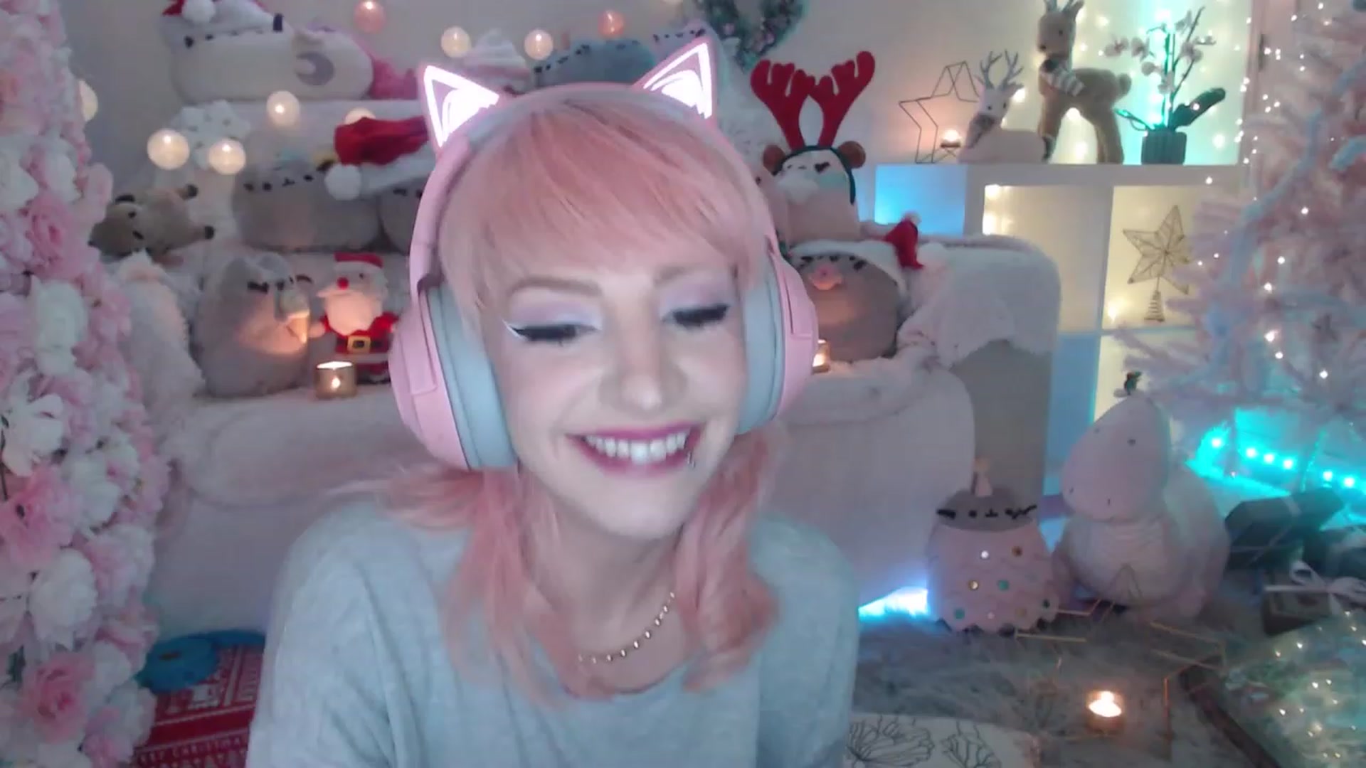 Gallery image thumbnail from MerryBishmas's myfreecams stream on, 12/27/2022, 02:10 image 3 of 20