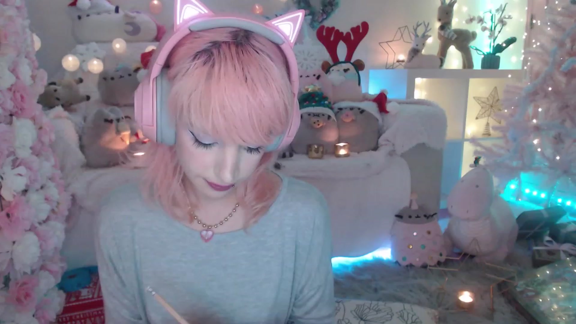 Gallery image thumbnail from MerryBishmas's myfreecams stream on, 12/27/2022, 02:10 image 5 of 20