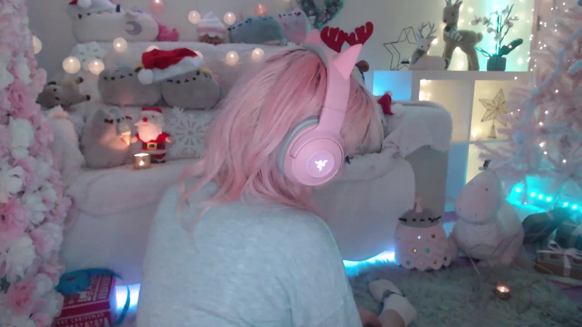 Gallery image thumbnail from MerryBishmas's myfreecams stream on, 12/27/2022, 02:10 image 19 of 20