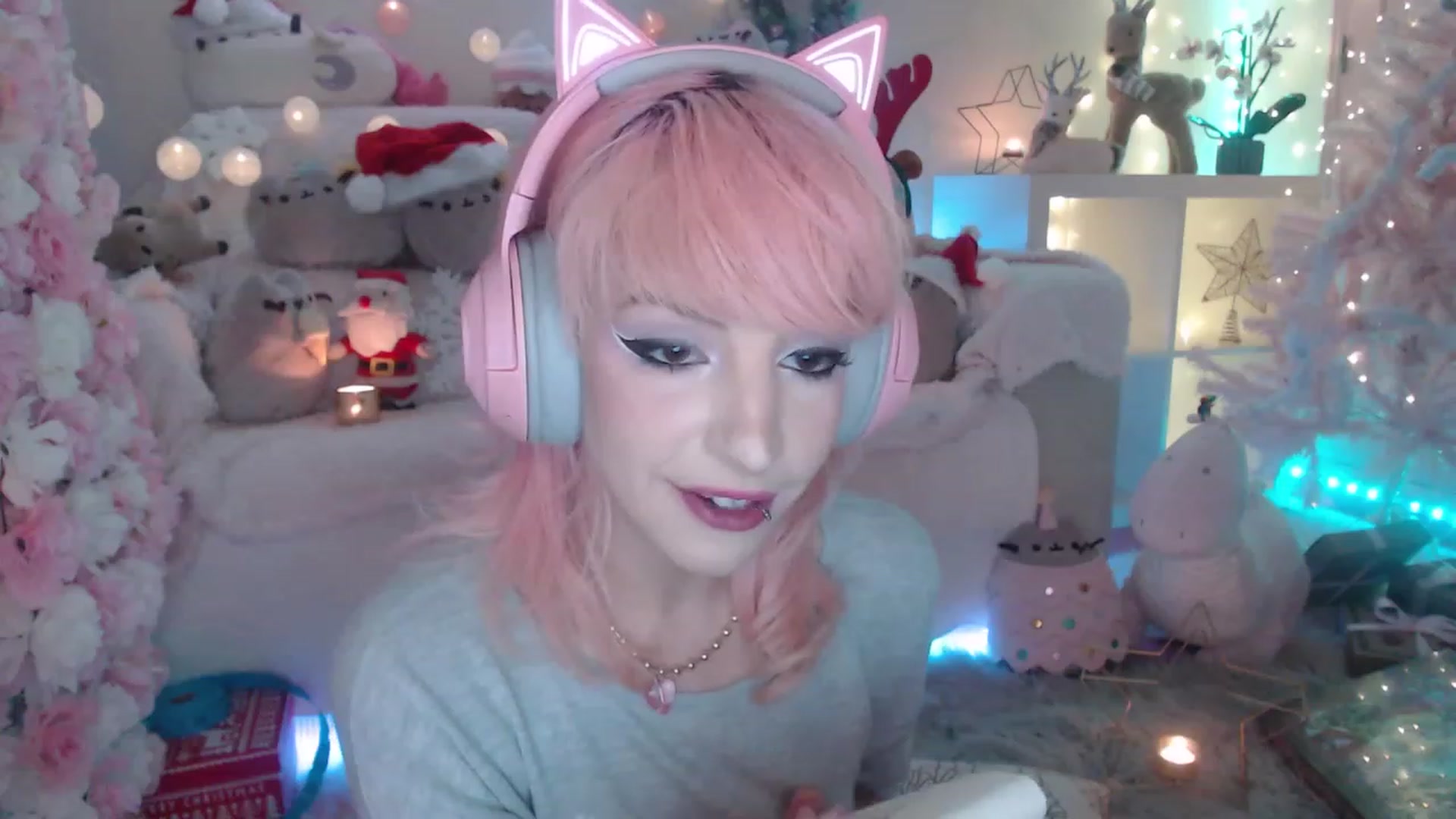 Gallery image thumbnail from MerryBishmas's myfreecams stream on, 12/27/2022, 02:10 image 4 of 20