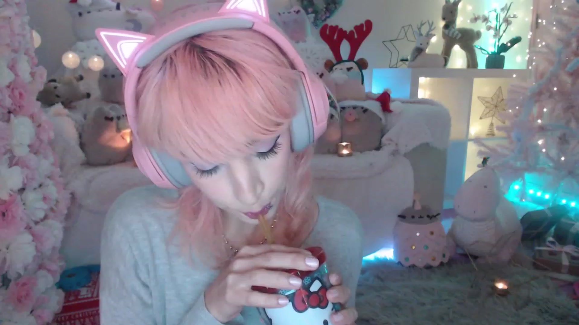 Gallery image thumbnail from MerryBishmas's myfreecams stream on, 12/27/2022, 02:10 image 16 of 20