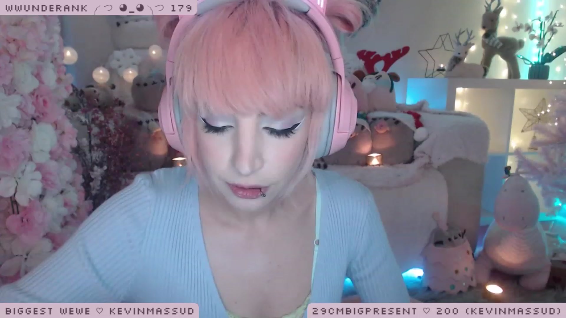 Gallery image thumbnail from MerryBishmas's myfreecams stream on, 12/29/2022, 24:45 image 12 of 20