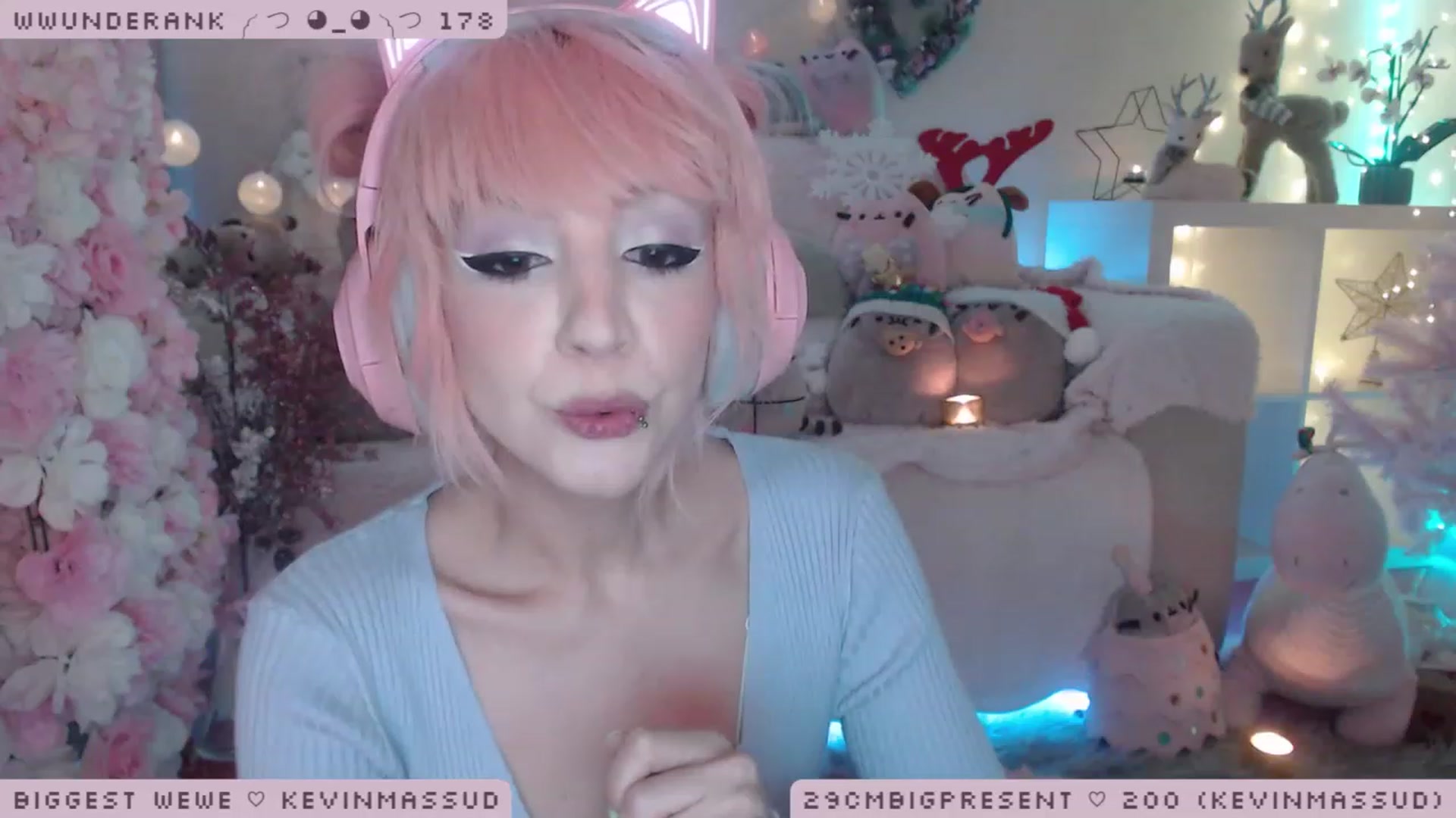 Gallery image thumbnail from MerryBishmas's myfreecams stream on, 12/29/2022, 24:45 image 10 of 20