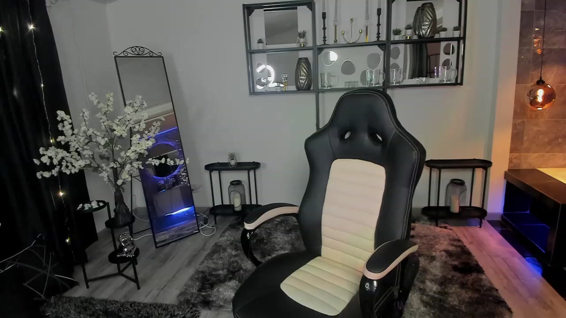 Gallery image thumbnail from Mery_hanks's myfreecams stream on, 03/08/2024, 09:08 image 3 of 20